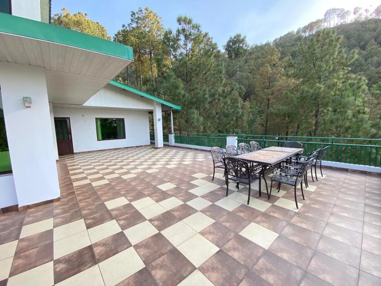 Balcony/Terrace in Pineland Resorts & Chalets Kasauli