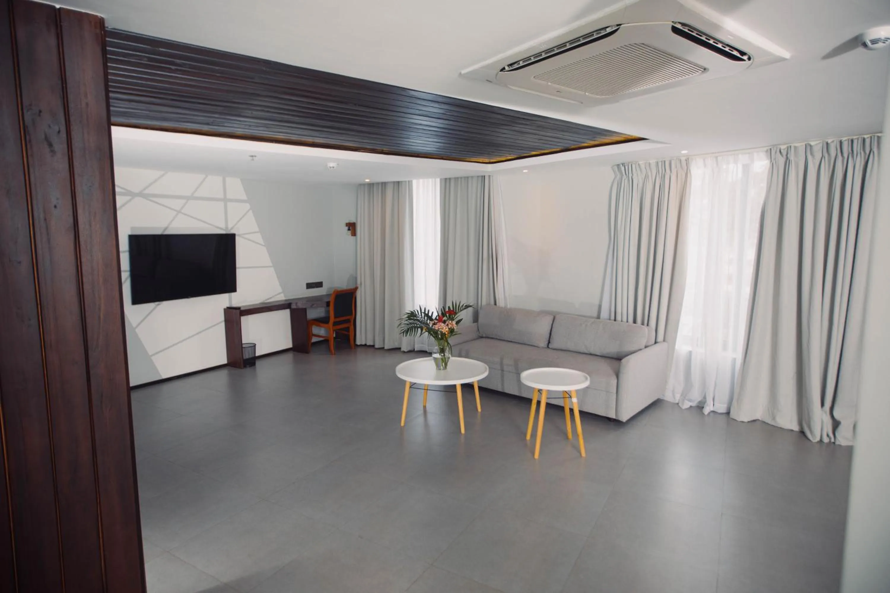 Seating area in Giraffe Beach Hotel