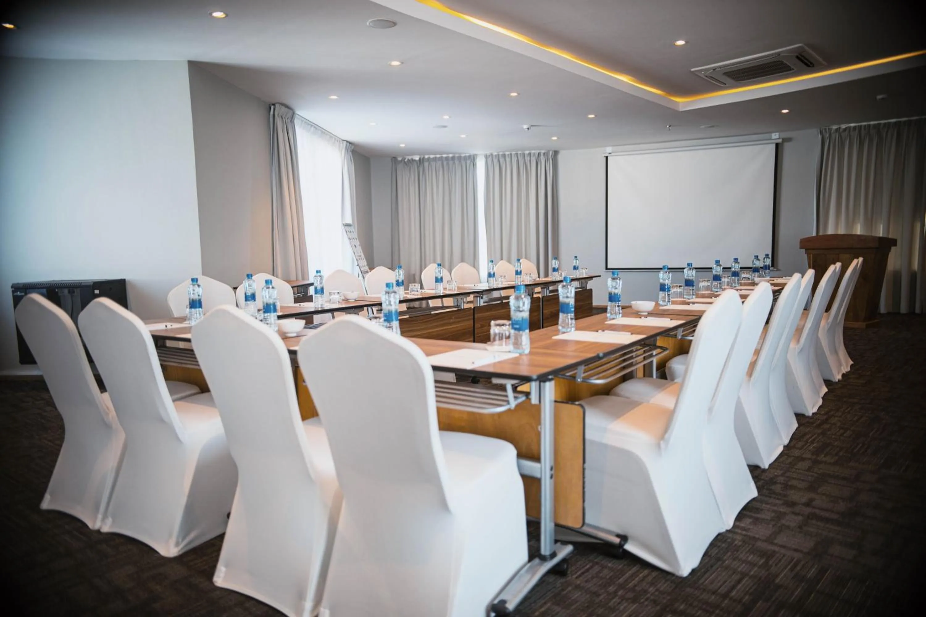 Meeting/conference room in Giraffe Beach Hotel