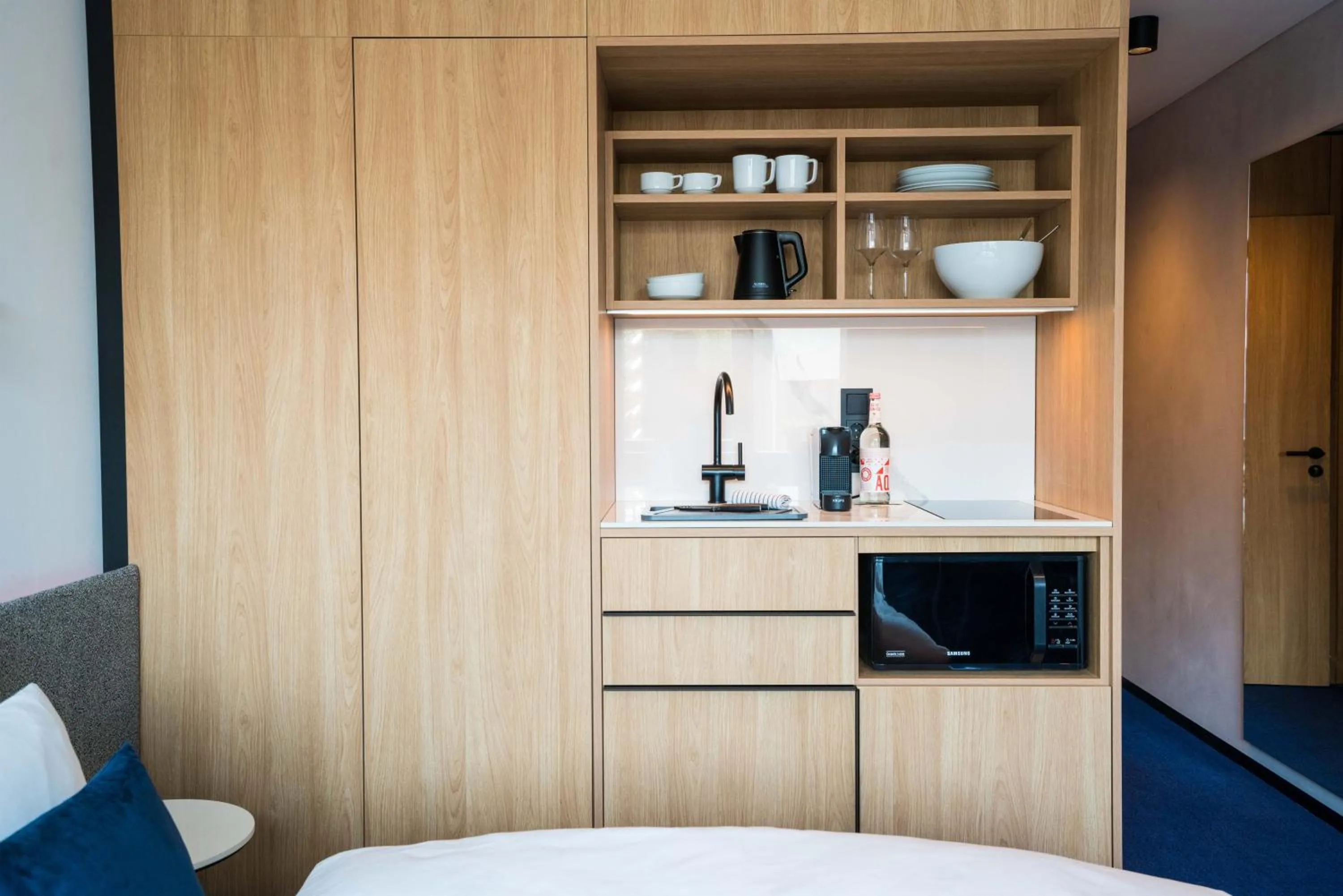 Kitchen or kitchenette in GREFIS Hotel München-Gräfelfing