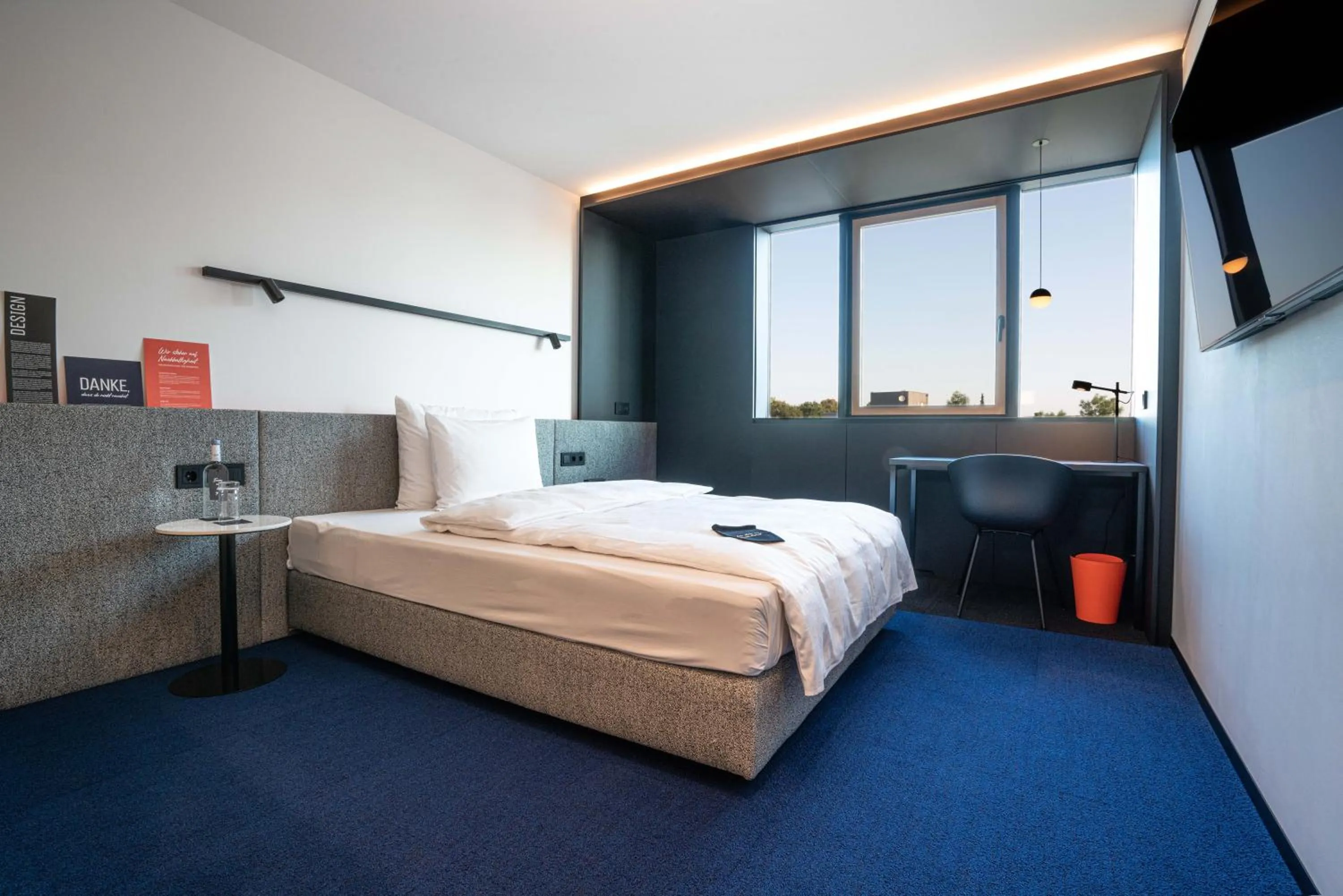 Photo of the whole room, Bed in GREFIS Hotel München-Gräfelfing