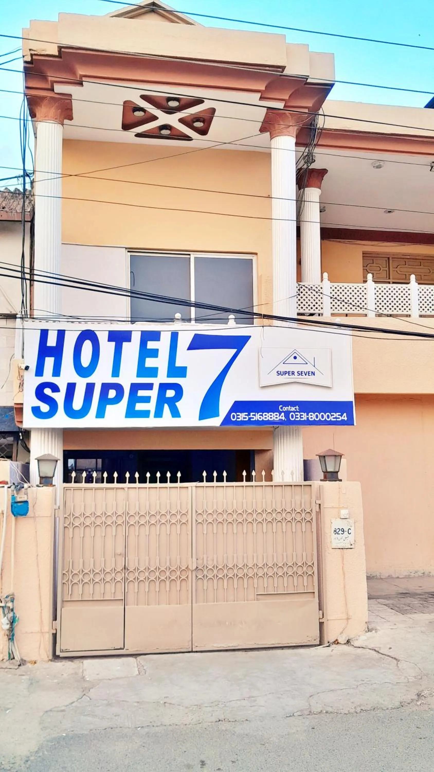 Facade/entrance in Hotel Super Seven