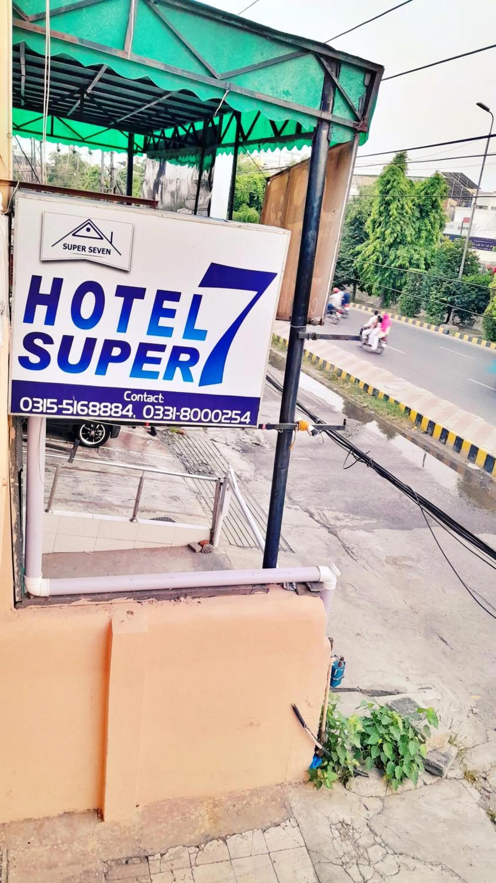 Facade/entrance in Hotel Super Seven