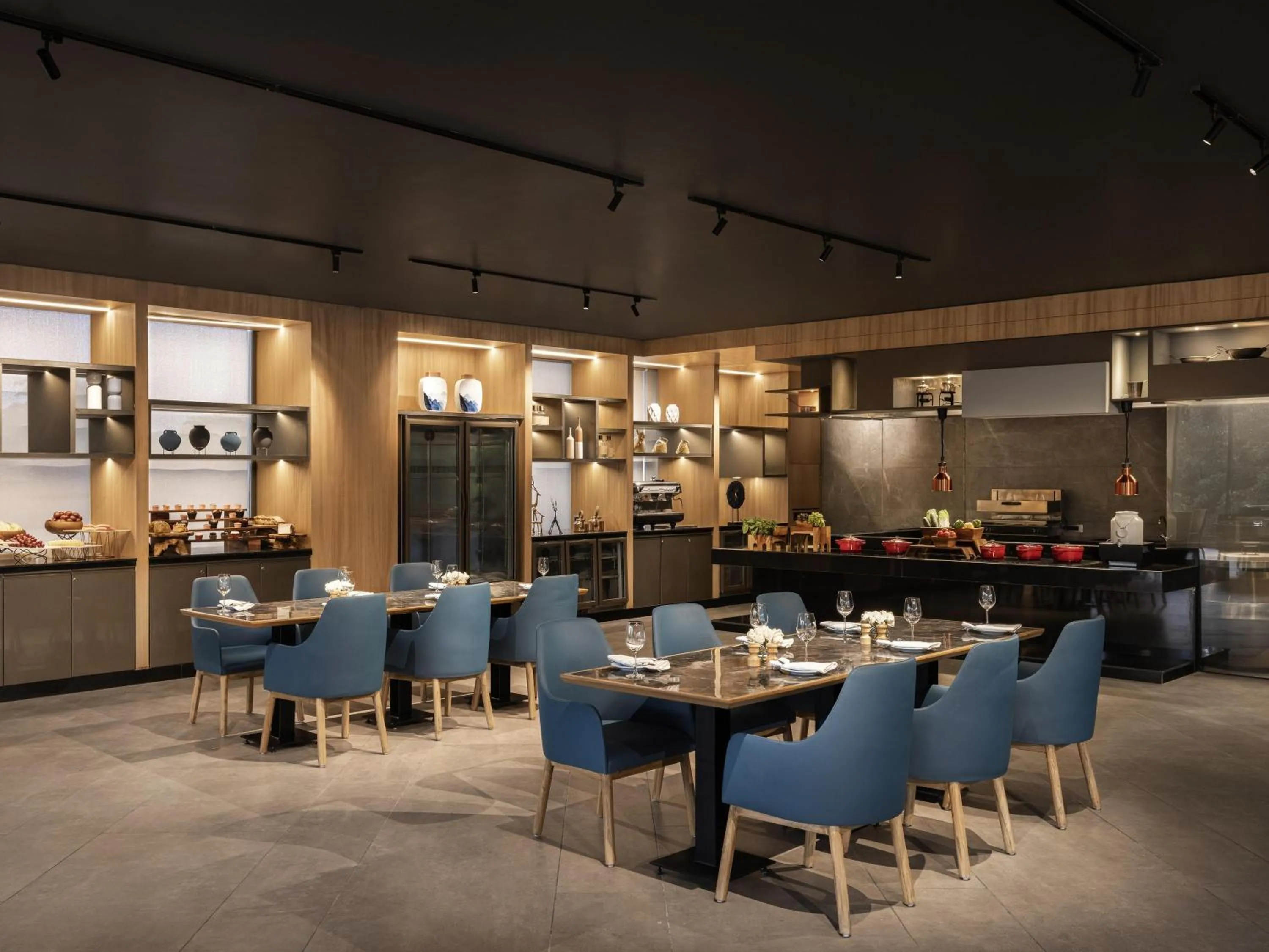 Restaurant/places to eat in Novotel Chandigarh Tribune Chowk