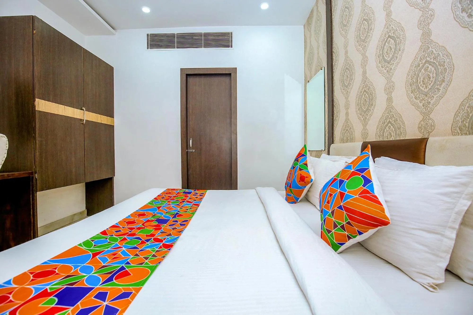 Photo of the whole room in FabHotel Golden Temple Paradise - 50 meters from Golden Temple