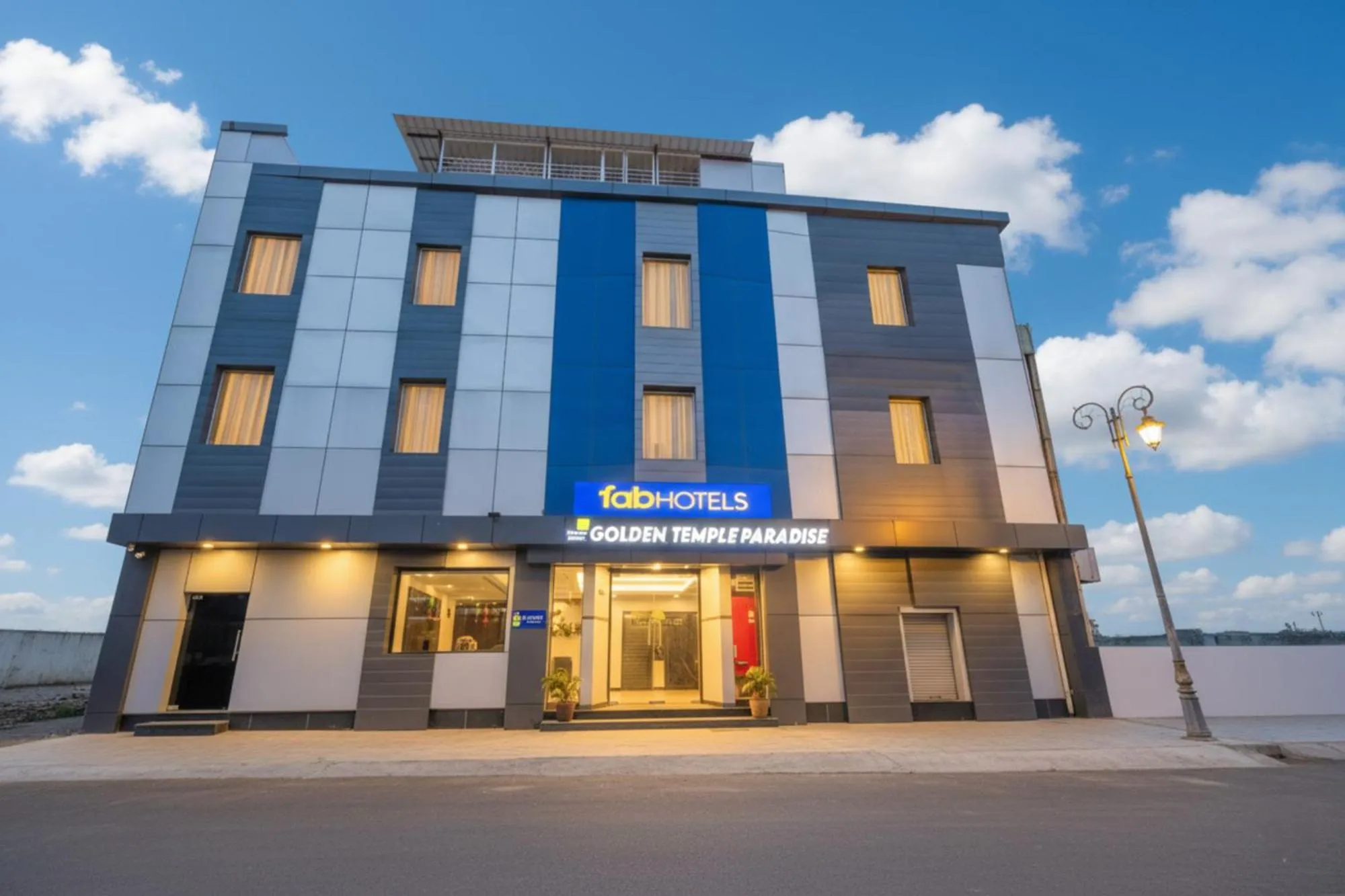 Property building in FabHotel Golden Temple Paradise - 50 meters from Golden Temple