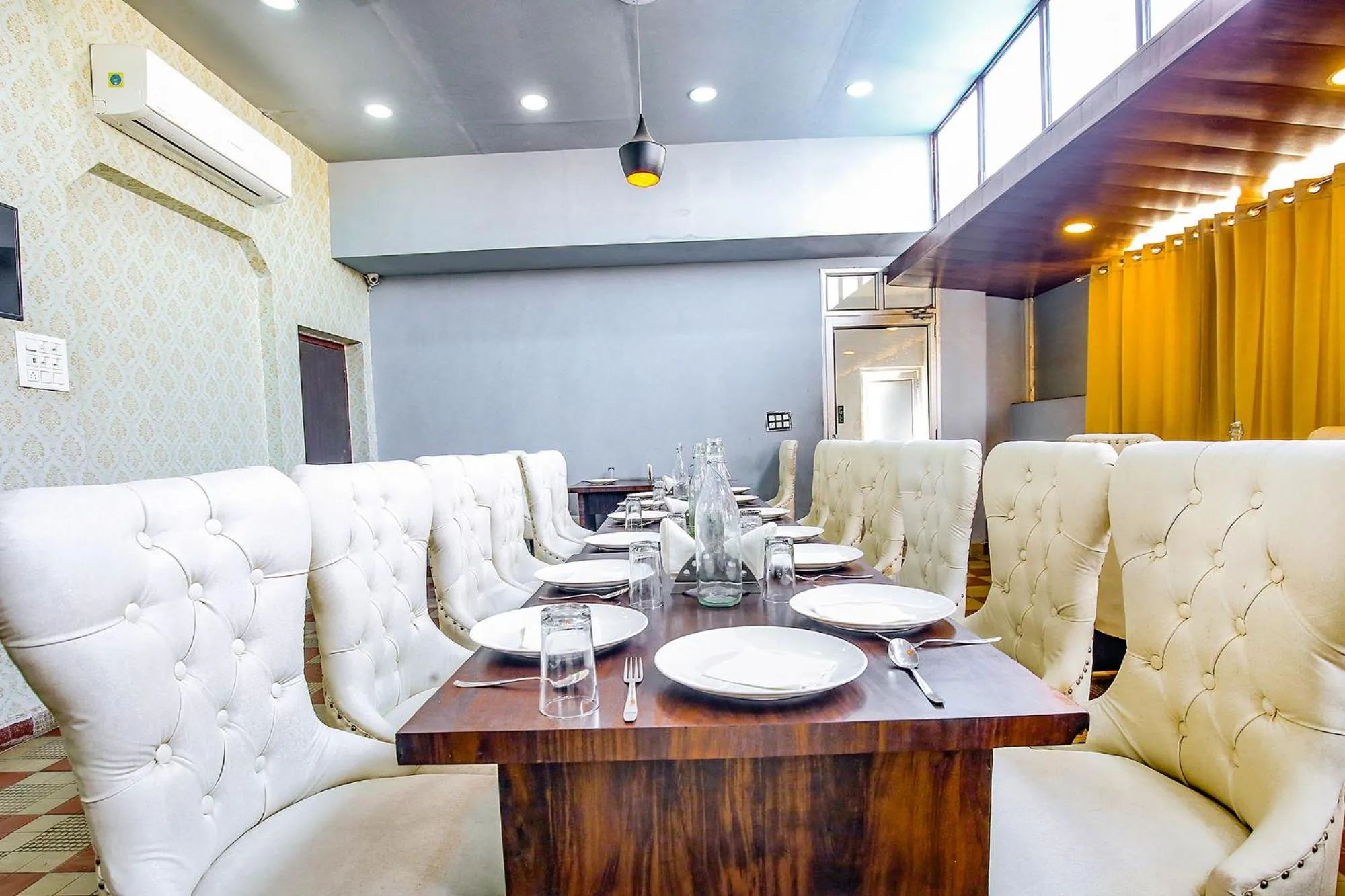 Restaurant/places to eat in FabHotel Golden Temple Paradise - 50 meters from Golden Temple