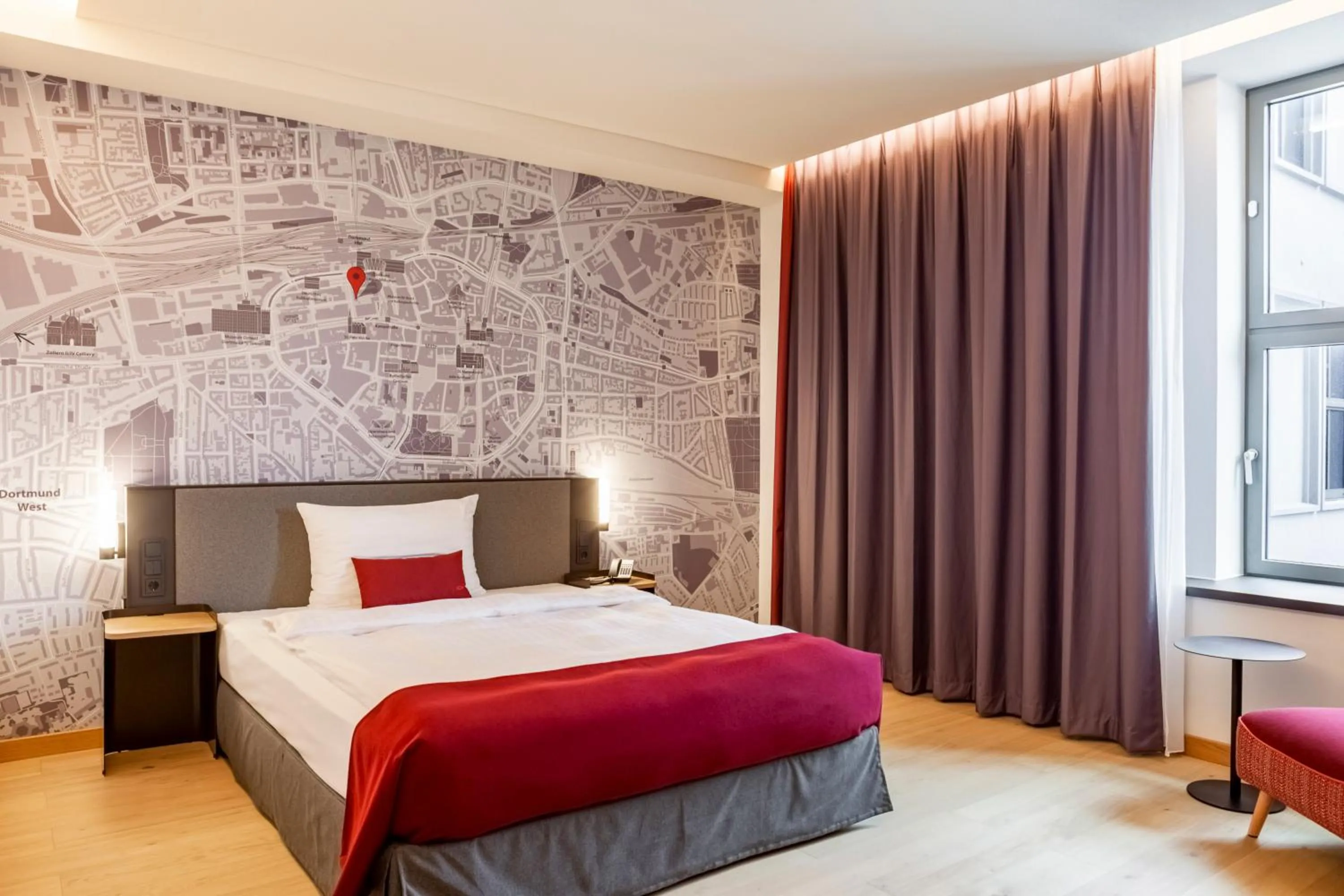 acessibility, Bed in IntercityHotel Dortmund