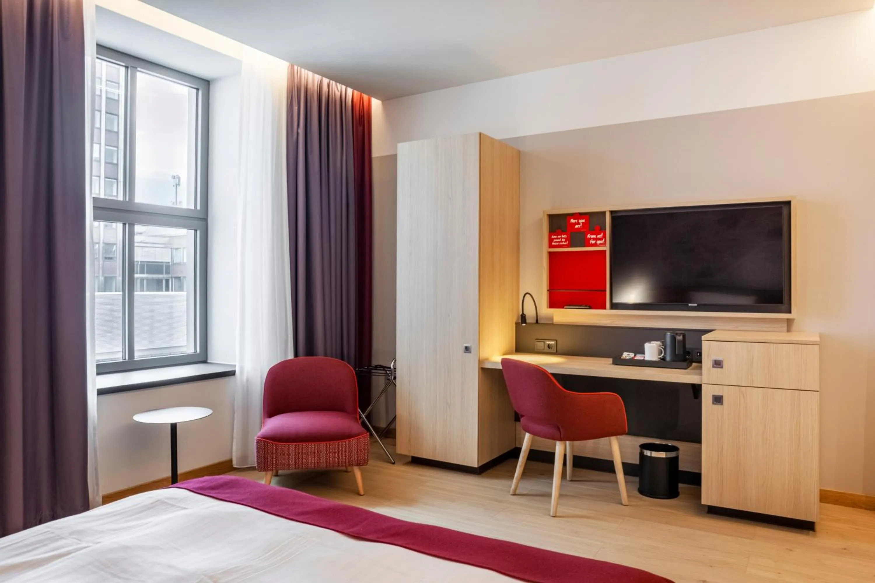 furniture, Bed in IntercityHotel Dortmund