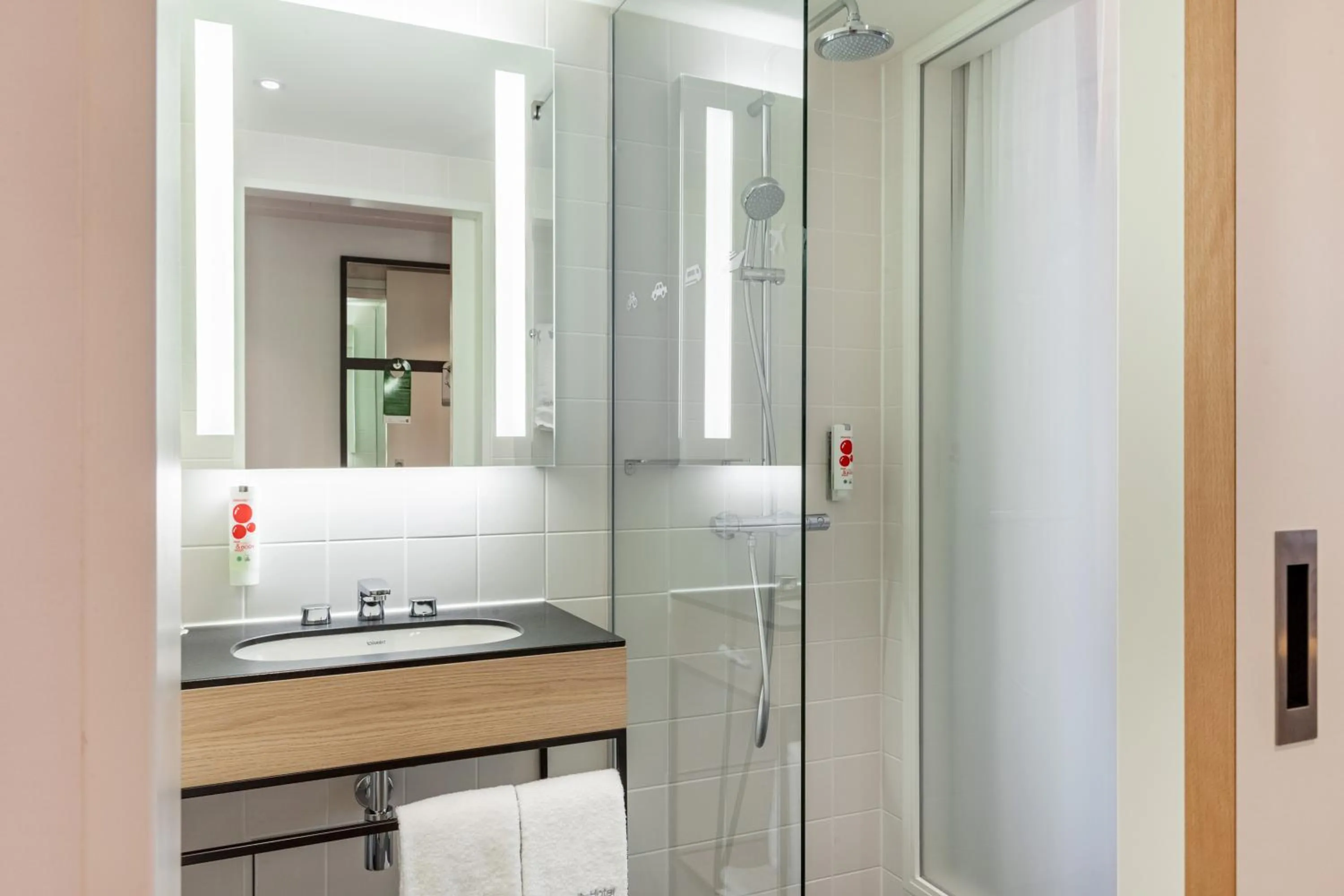 Bathroom in IntercityHotel Dortmund