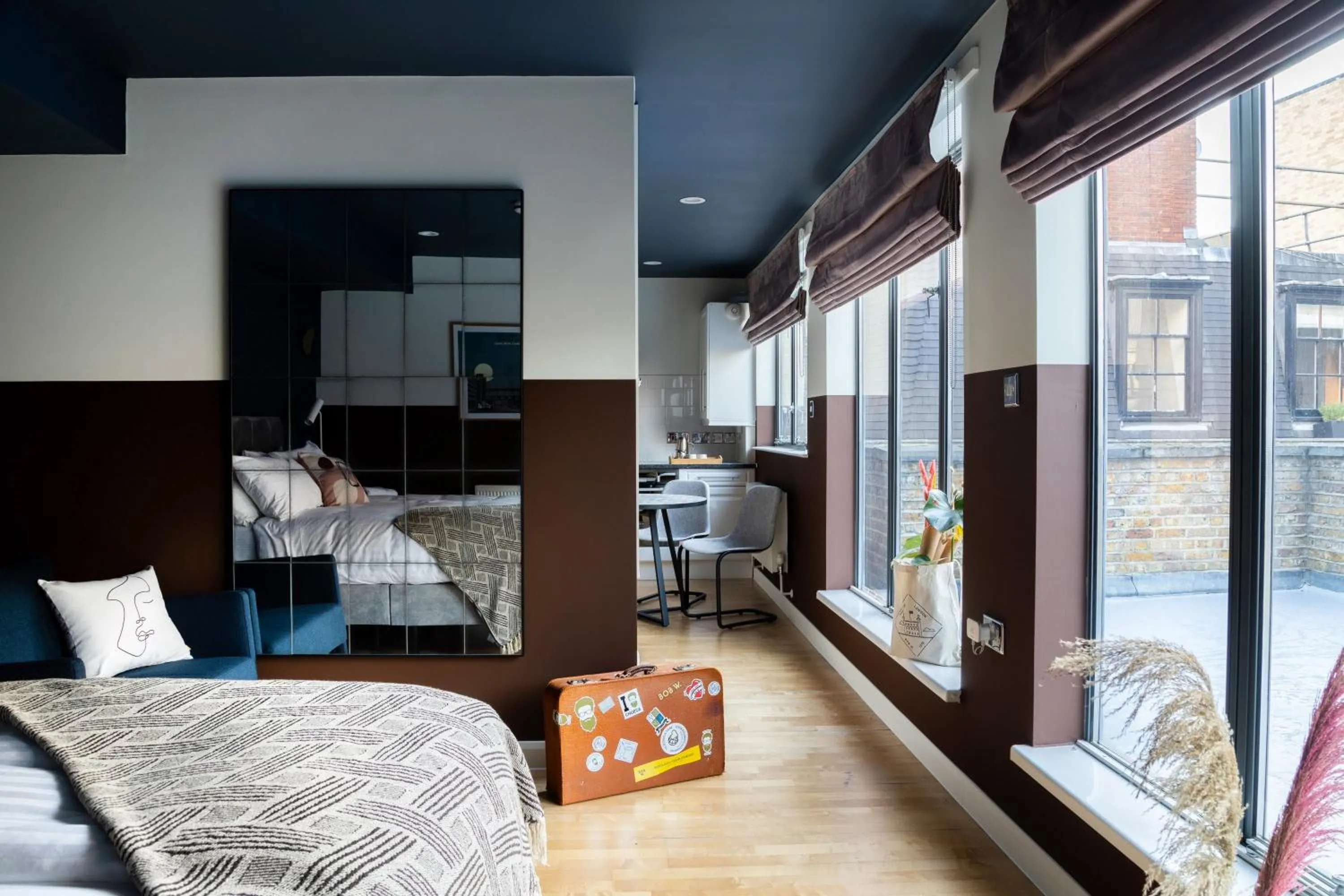 Living room in Bob W Tower of London