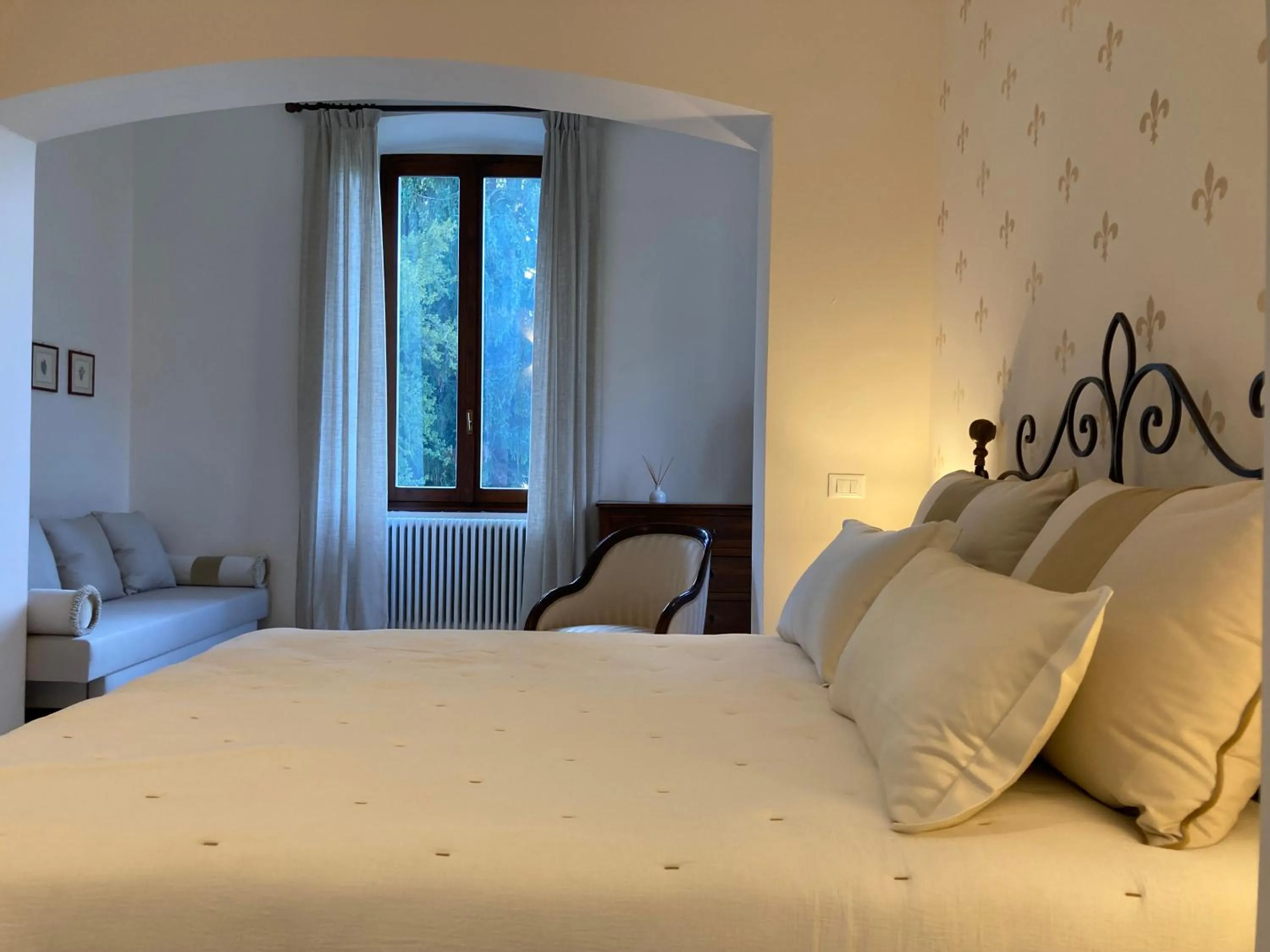 Bedroom, Bed in Villa Lina