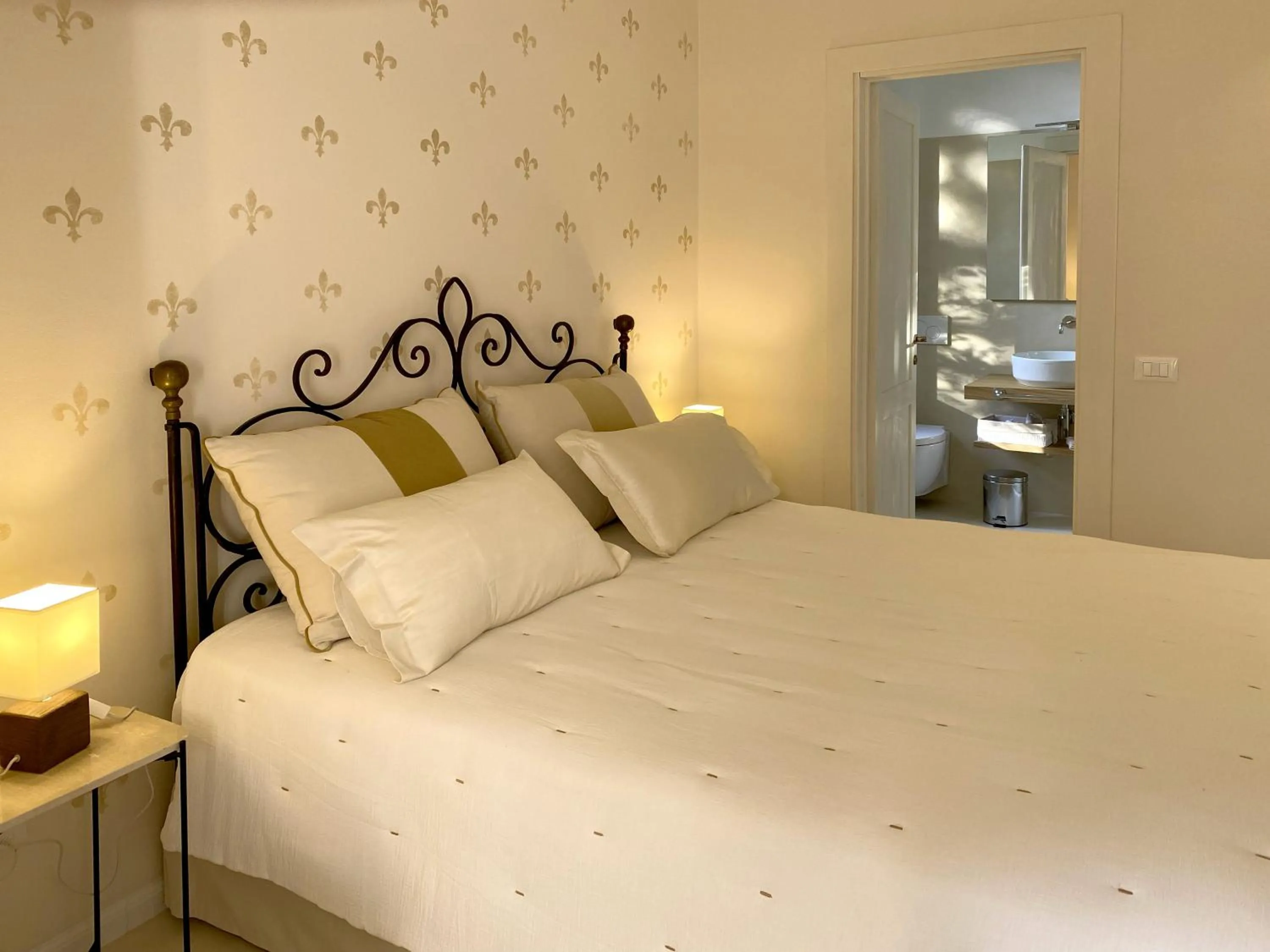 Bedroom, Bed in Villa Lina