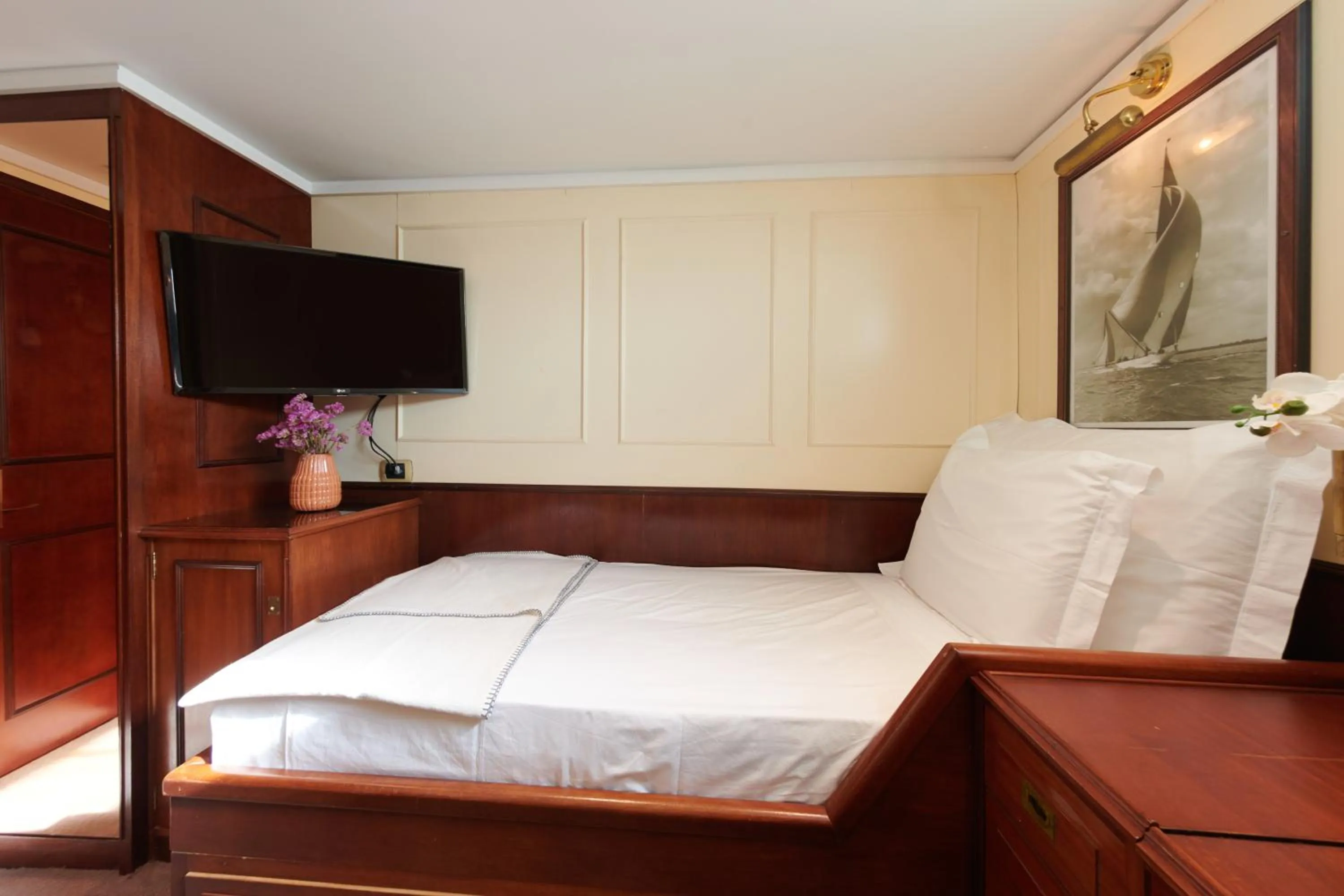 Bed in Costa do Sal Hotel Boat Lounge