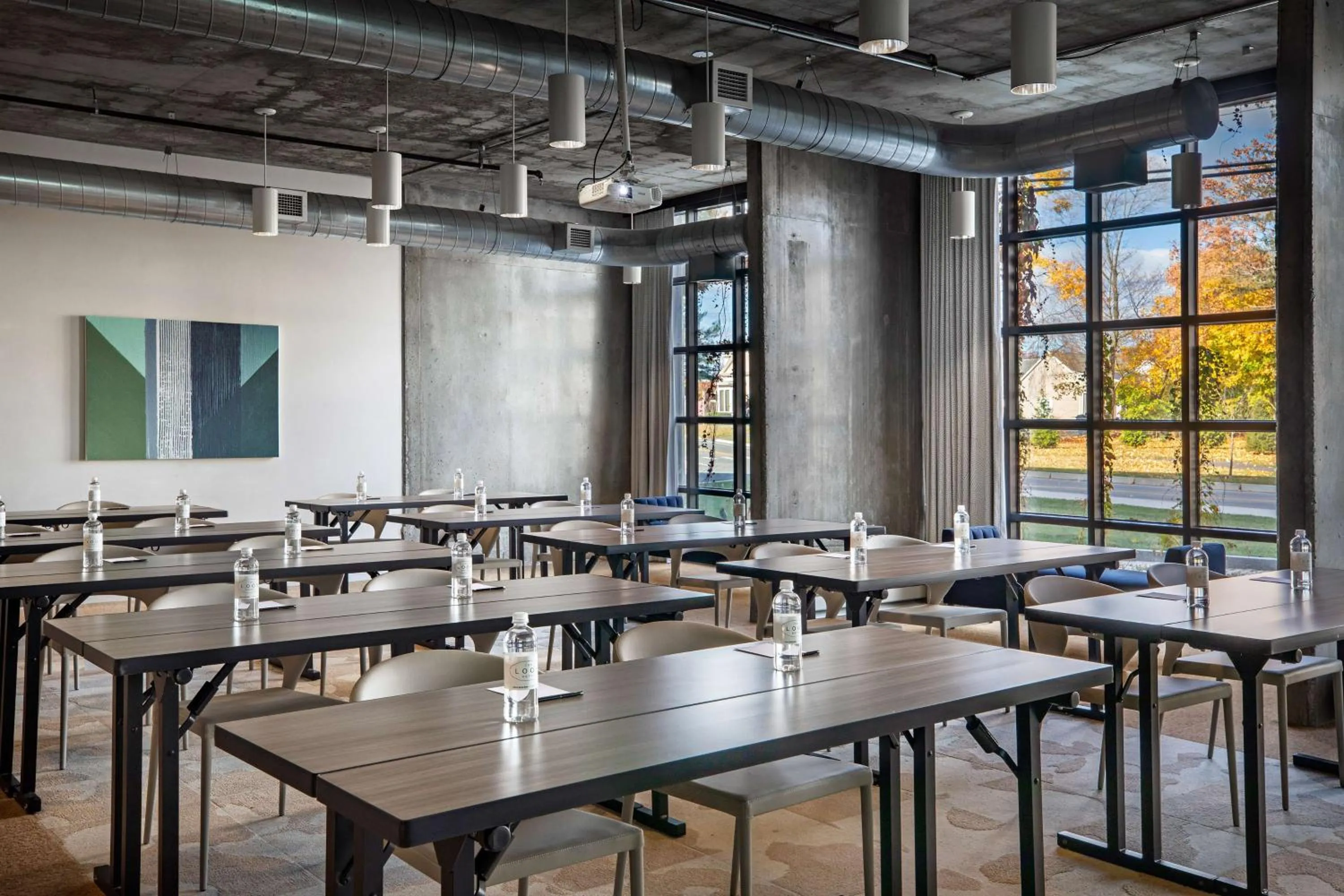 Lounge or bar in The LOOM Hotel, Tapestry Collection by Hilton