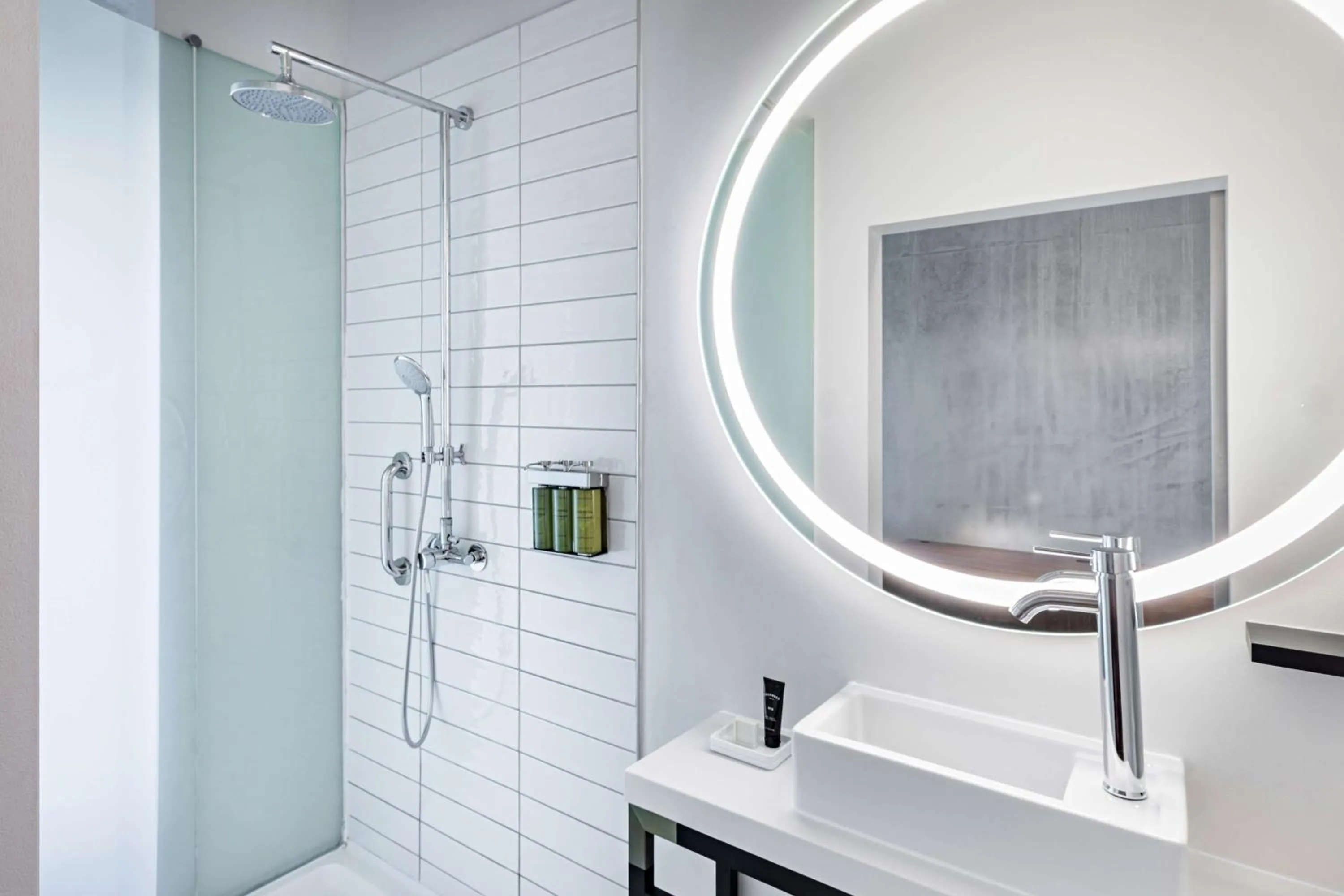 Bathroom in The LOOM Hotel, Tapestry Collection by Hilton