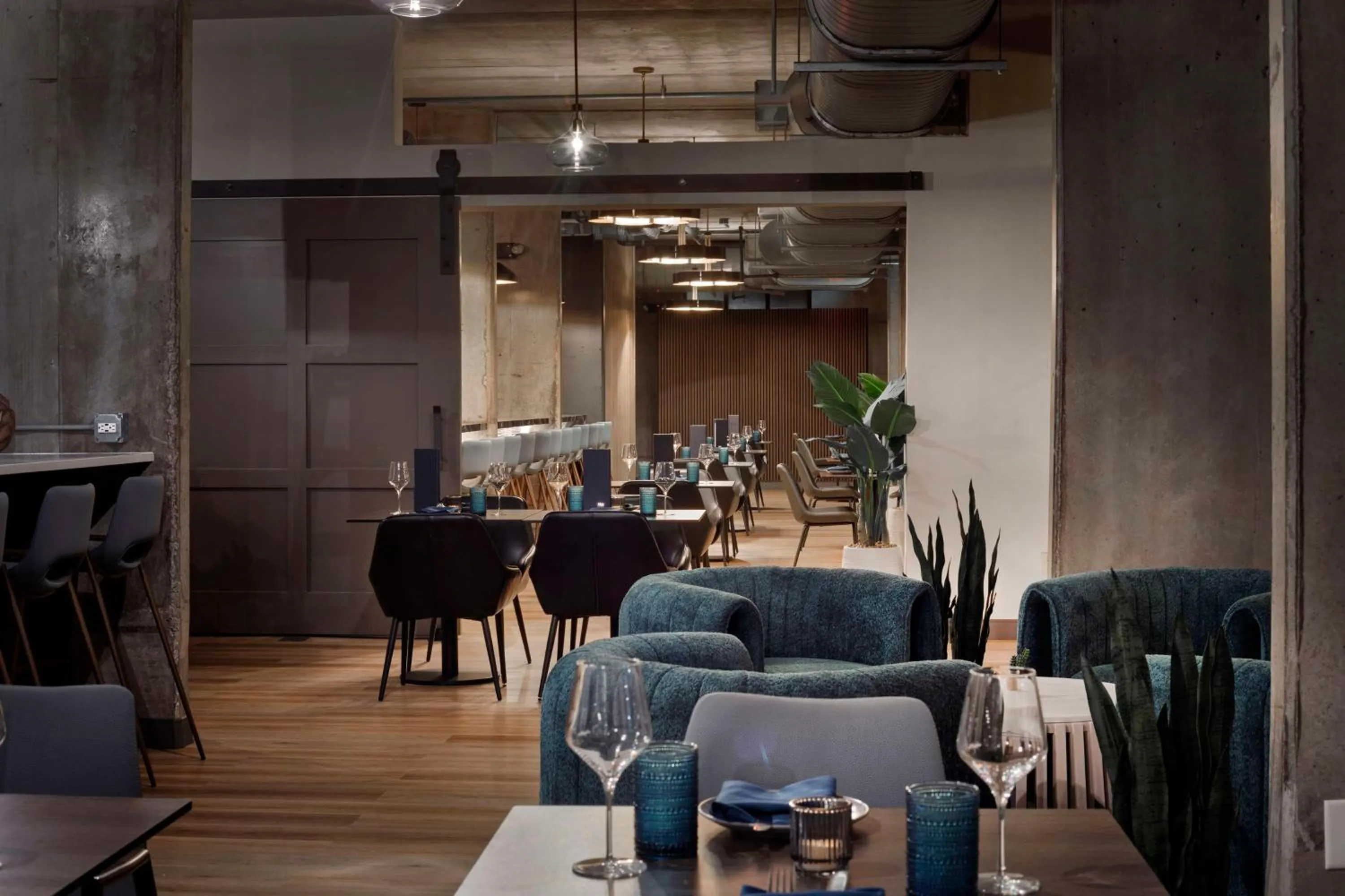 Restaurant/places to eat in The LOOM Hotel, Tapestry Collection by Hilton