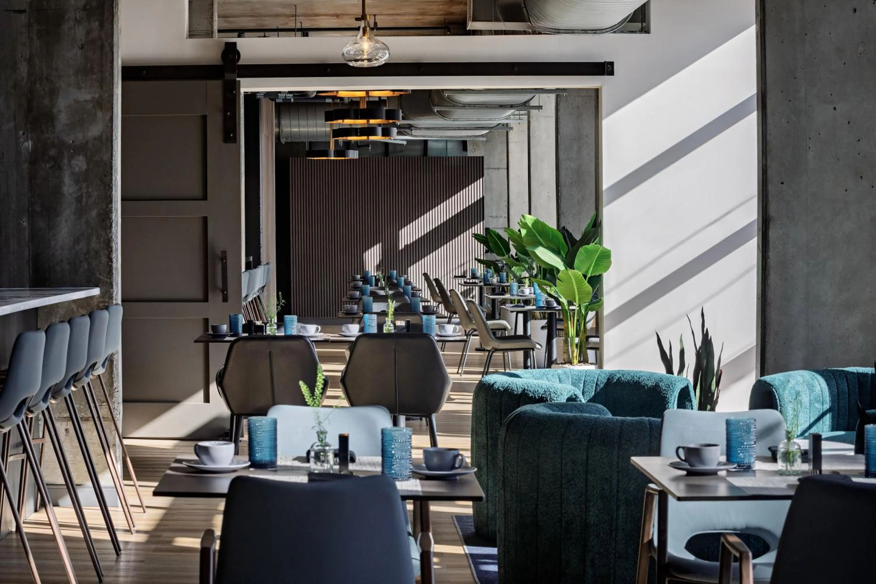 Restaurant/places to eat in The LOOM Hotel, Tapestry Collection by Hilton