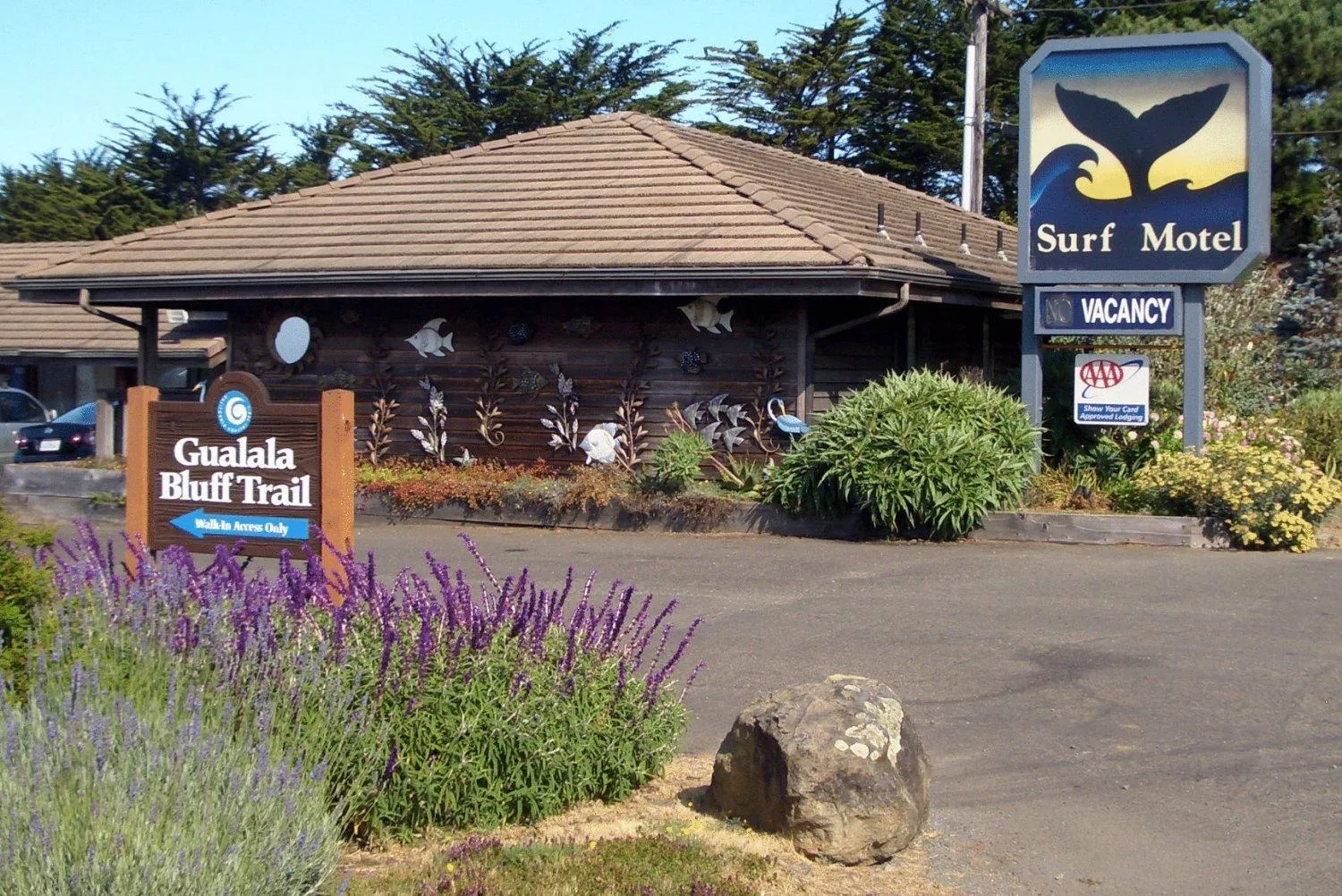 Facade/entrance in Gualala Surf Inn on the ocean bluff