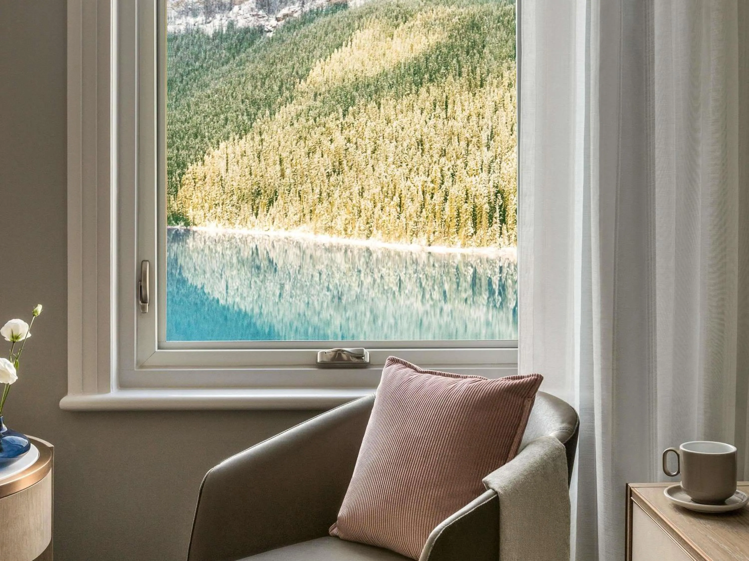 Bedroom in Fairmont Château Lake Louise