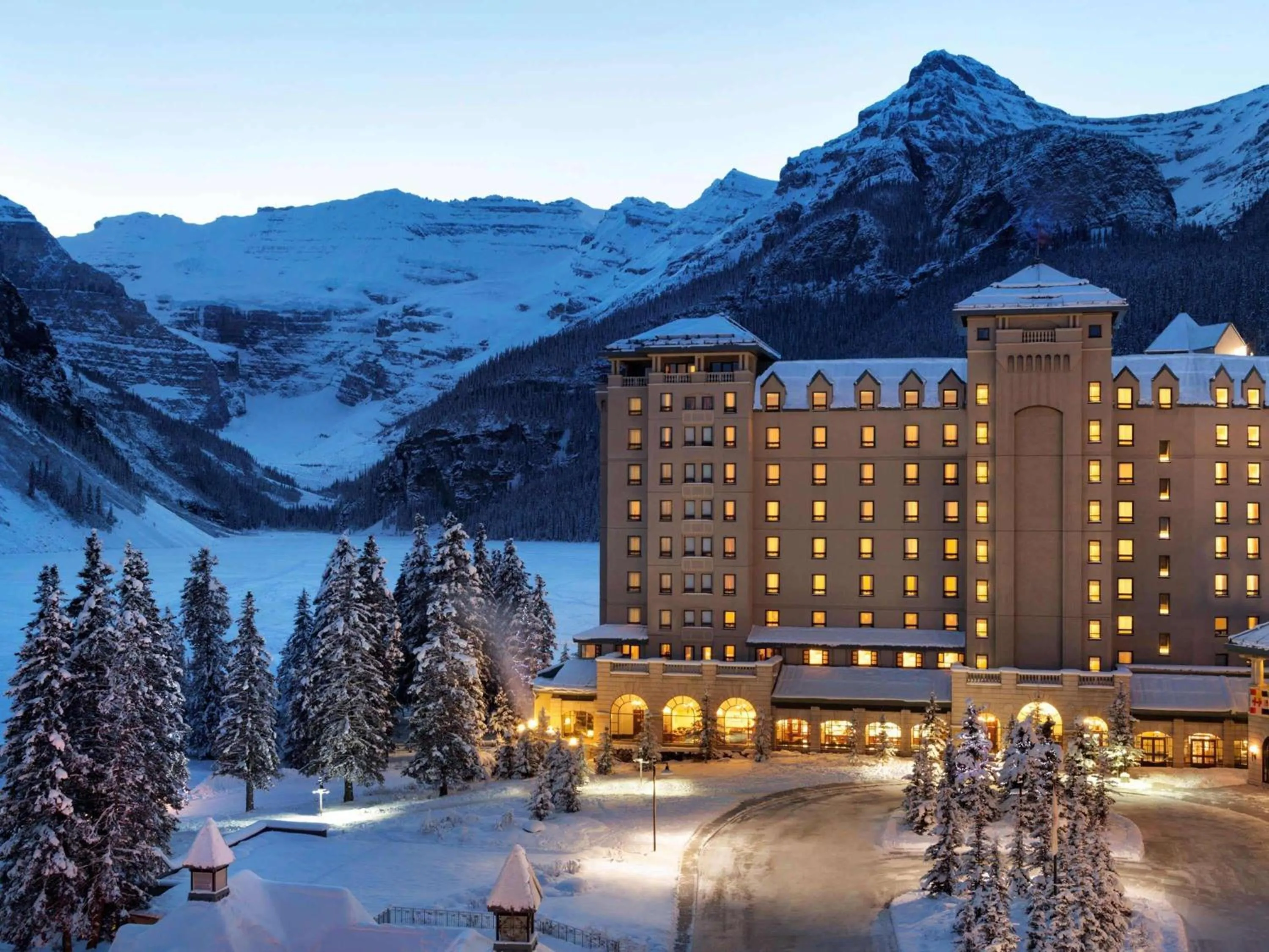 Property building in Fairmont Château Lake Louise