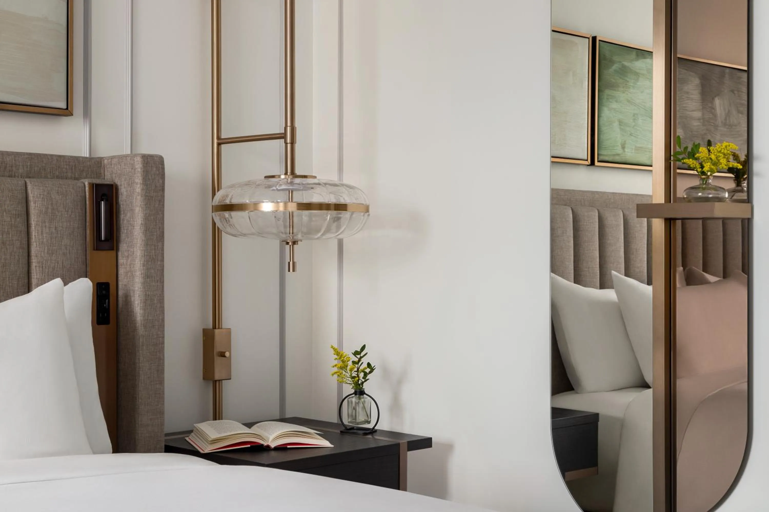 Bed in Fairmont Château Lake Louise