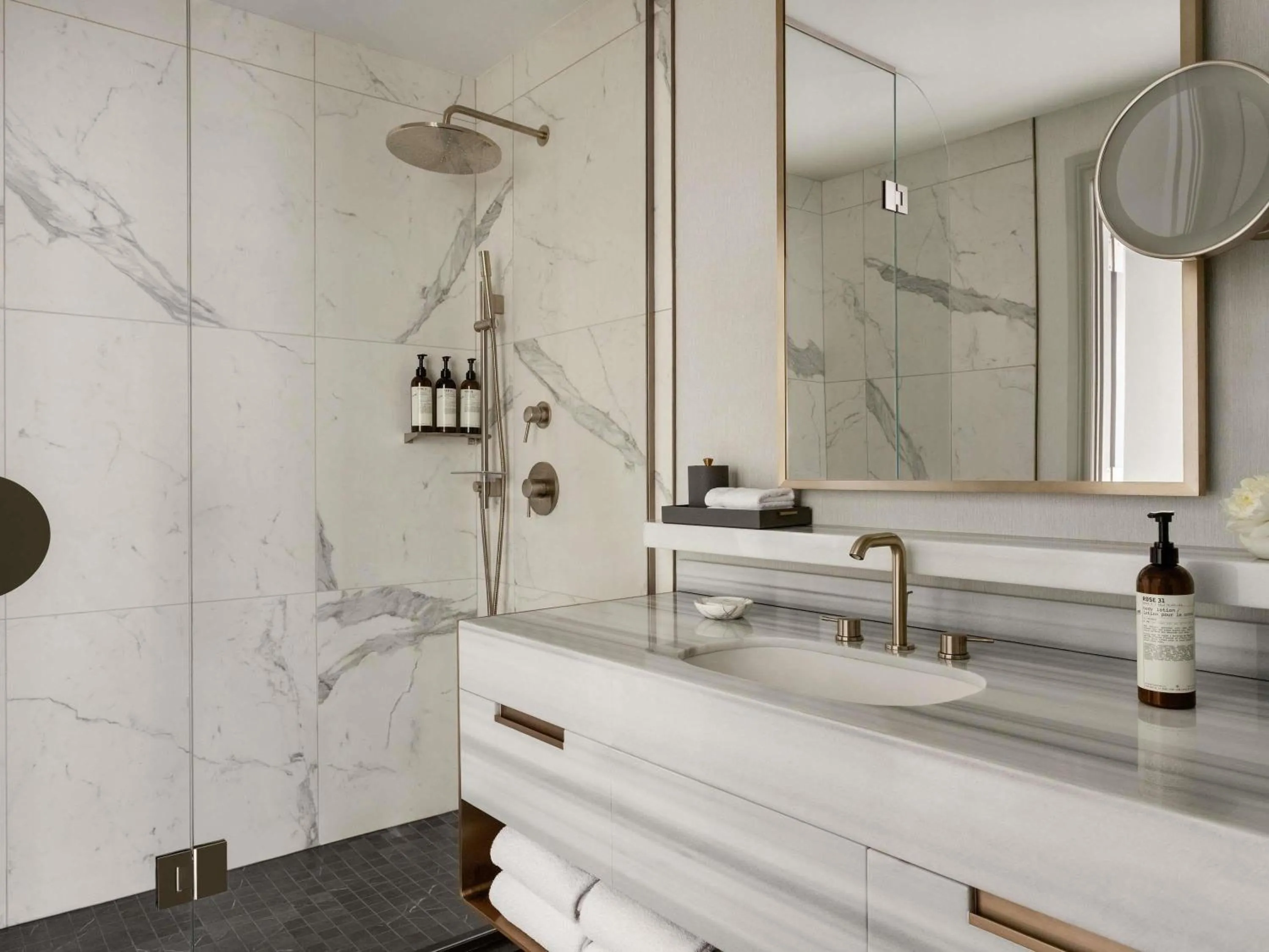 Bedroom in Fairmont Château Lake Louise