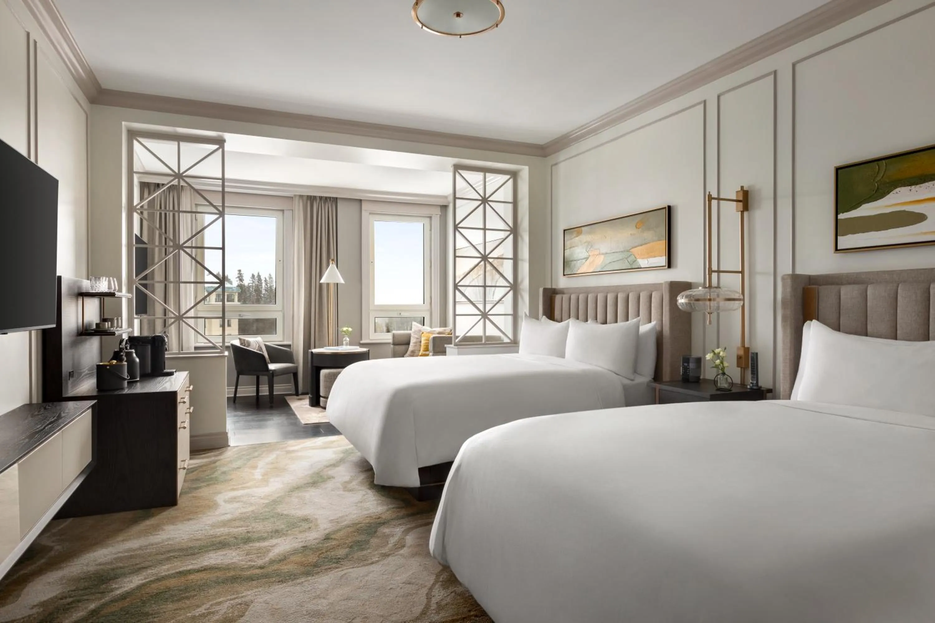 Bed in Fairmont Château Lake Louise