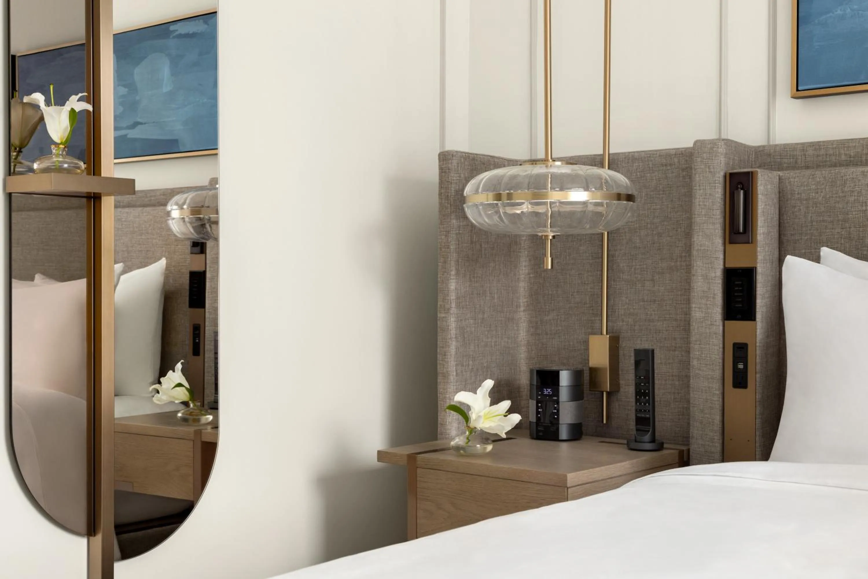 Bed in Fairmont Château Lake Louise