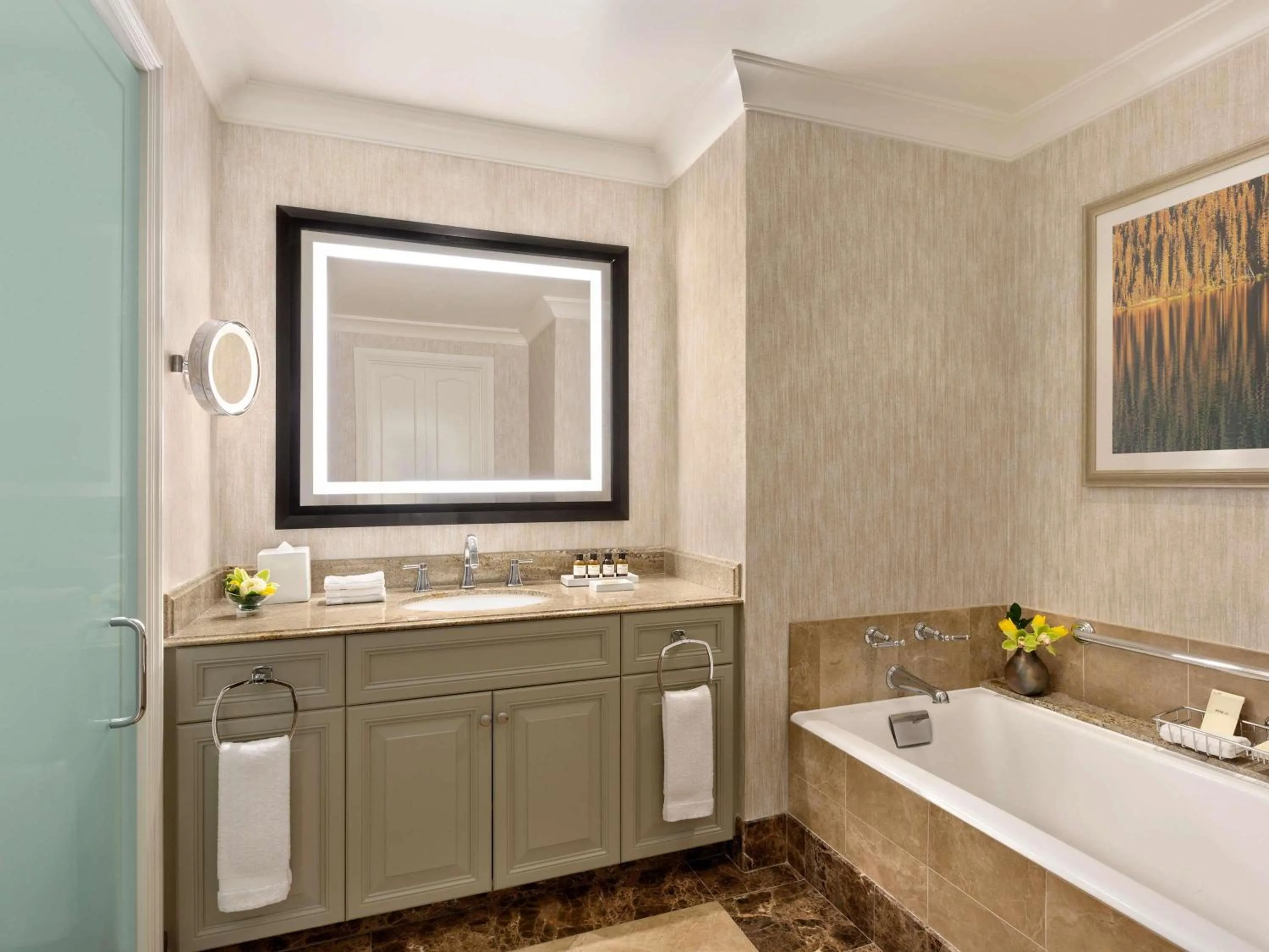 Bedroom in Fairmont Château Lake Louise