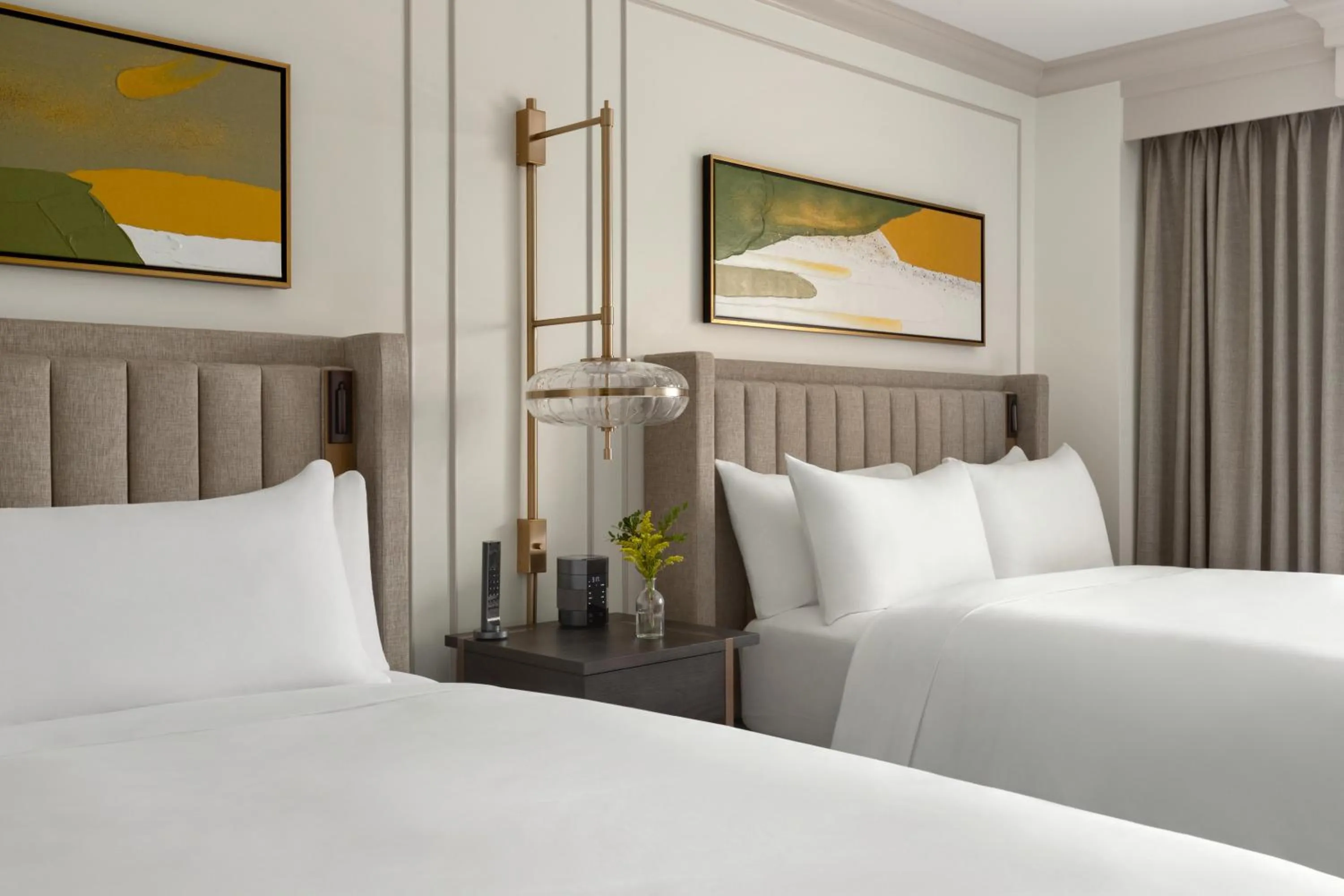 Bed in Fairmont Château Lake Louise