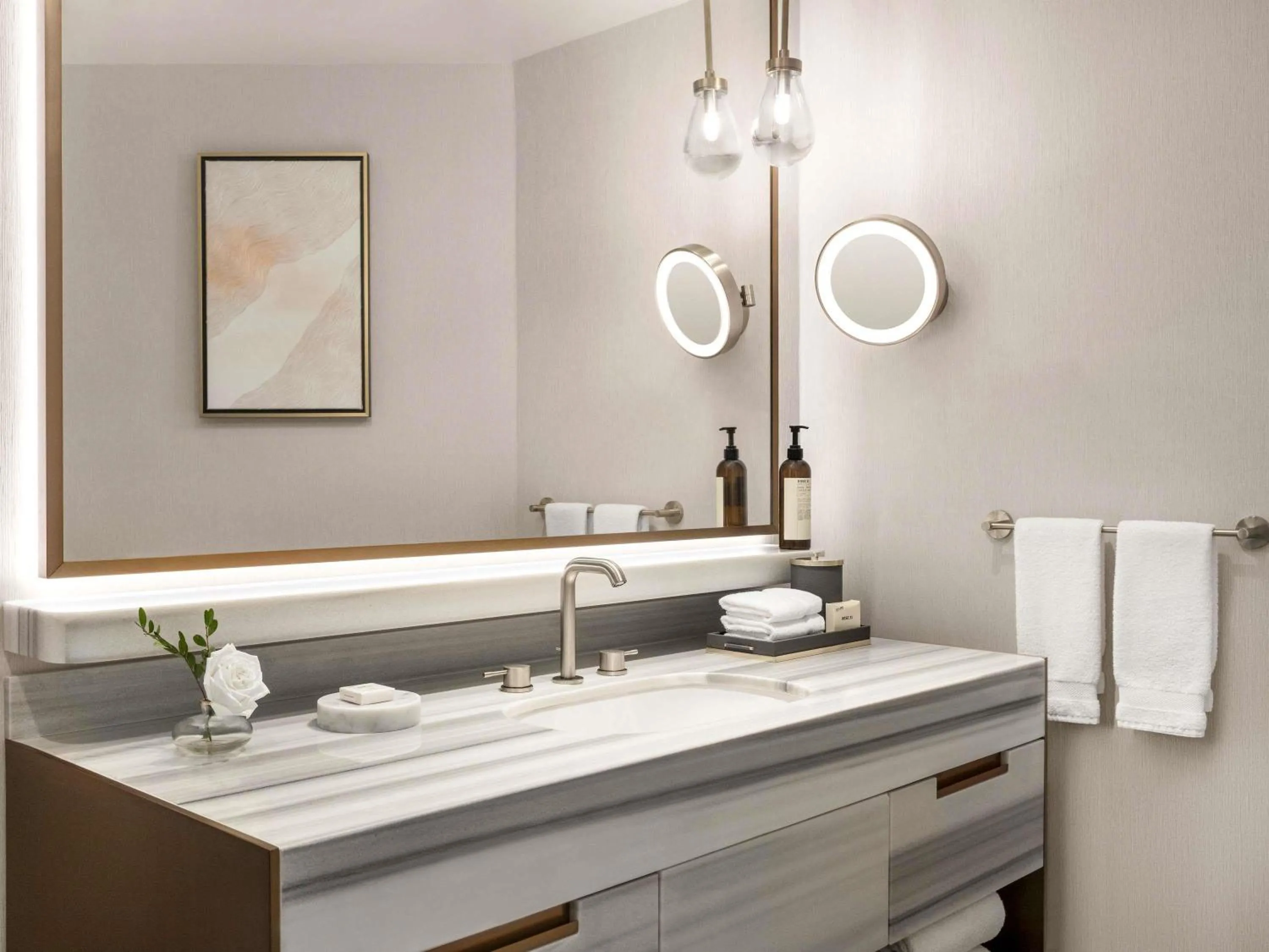 Bedroom in Fairmont Château Lake Louise