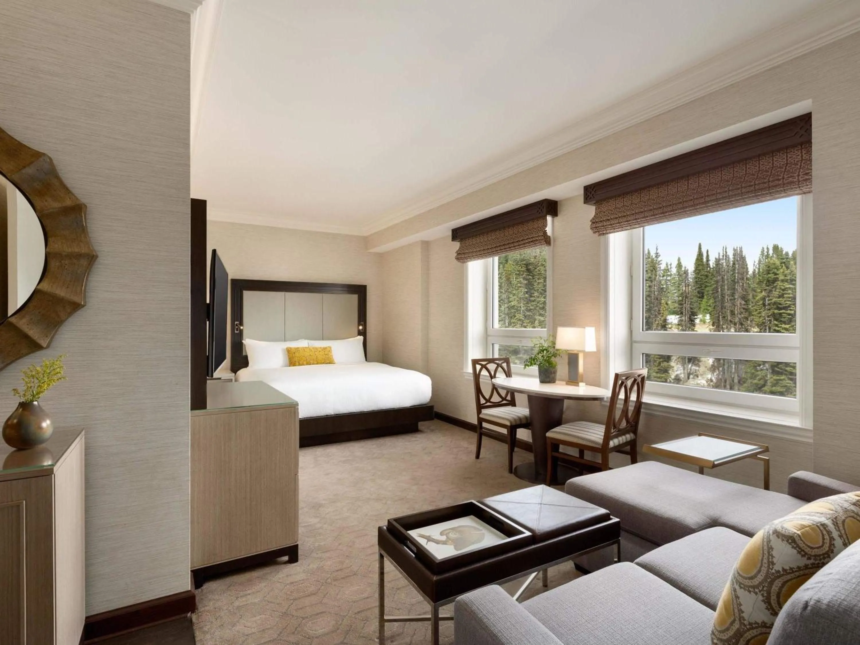 Bedroom, Bed in Fairmont Château Lake Louise