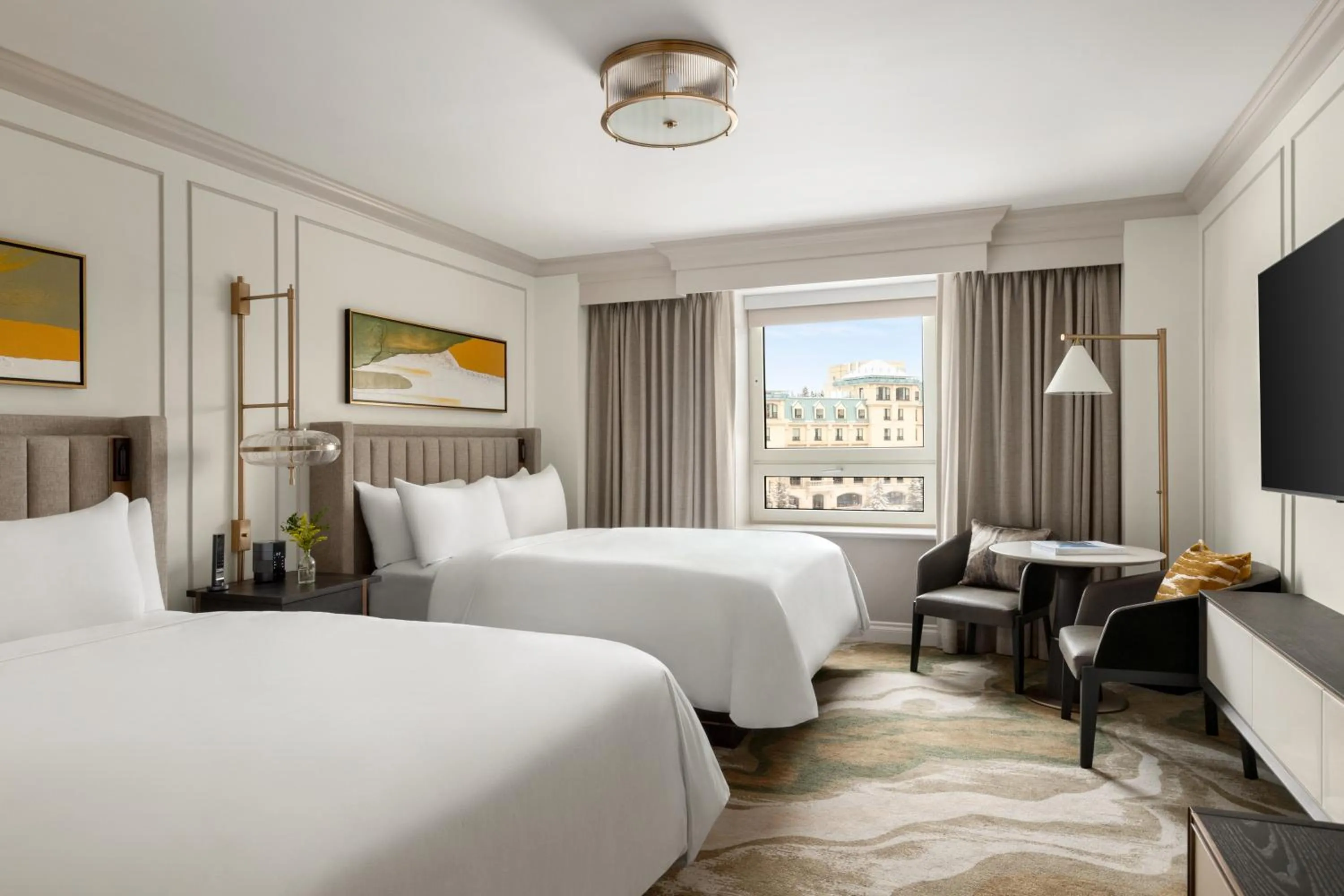 Bed in Fairmont Château Lake Louise