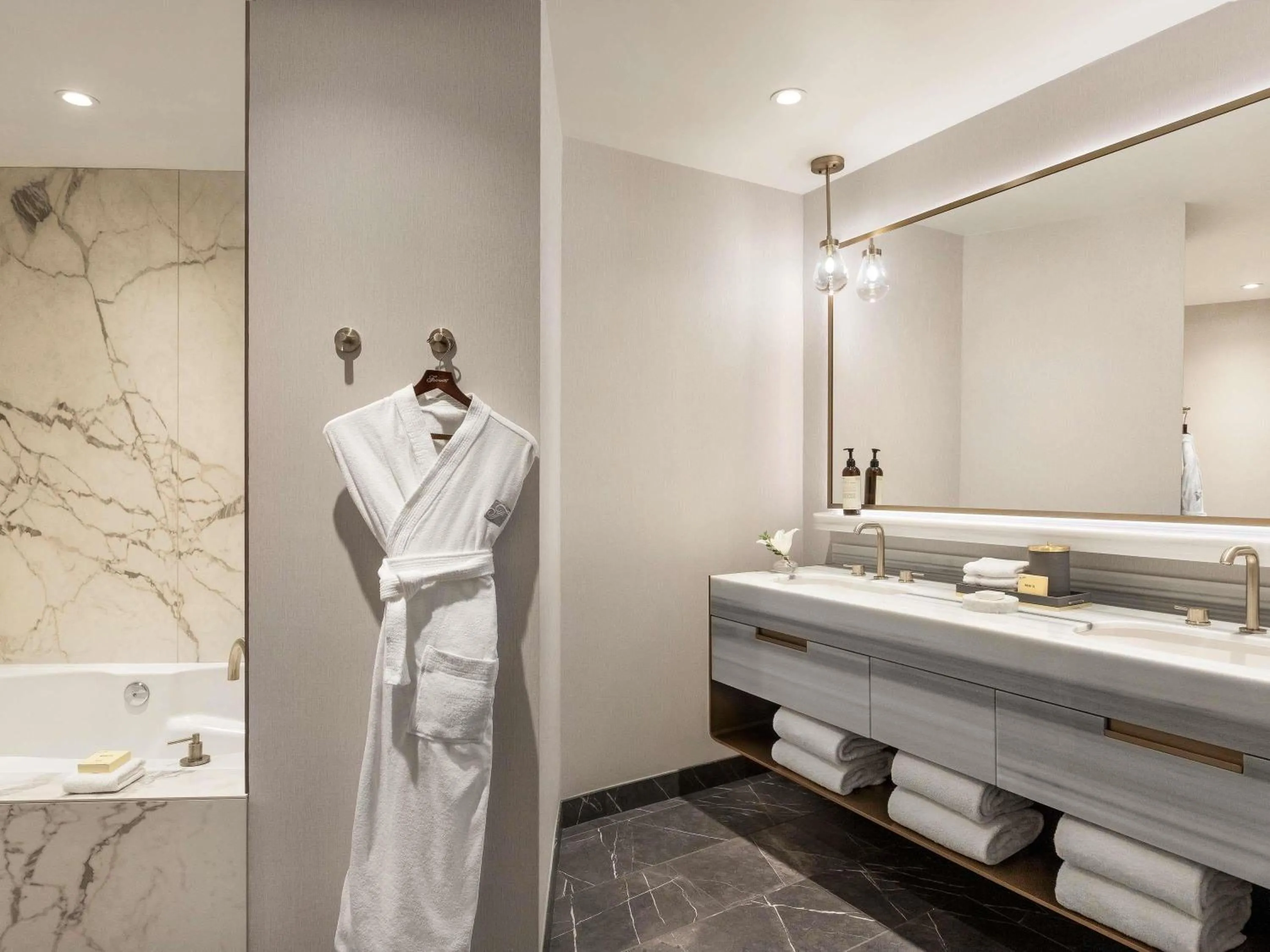 Bedroom in Fairmont Château Lake Louise