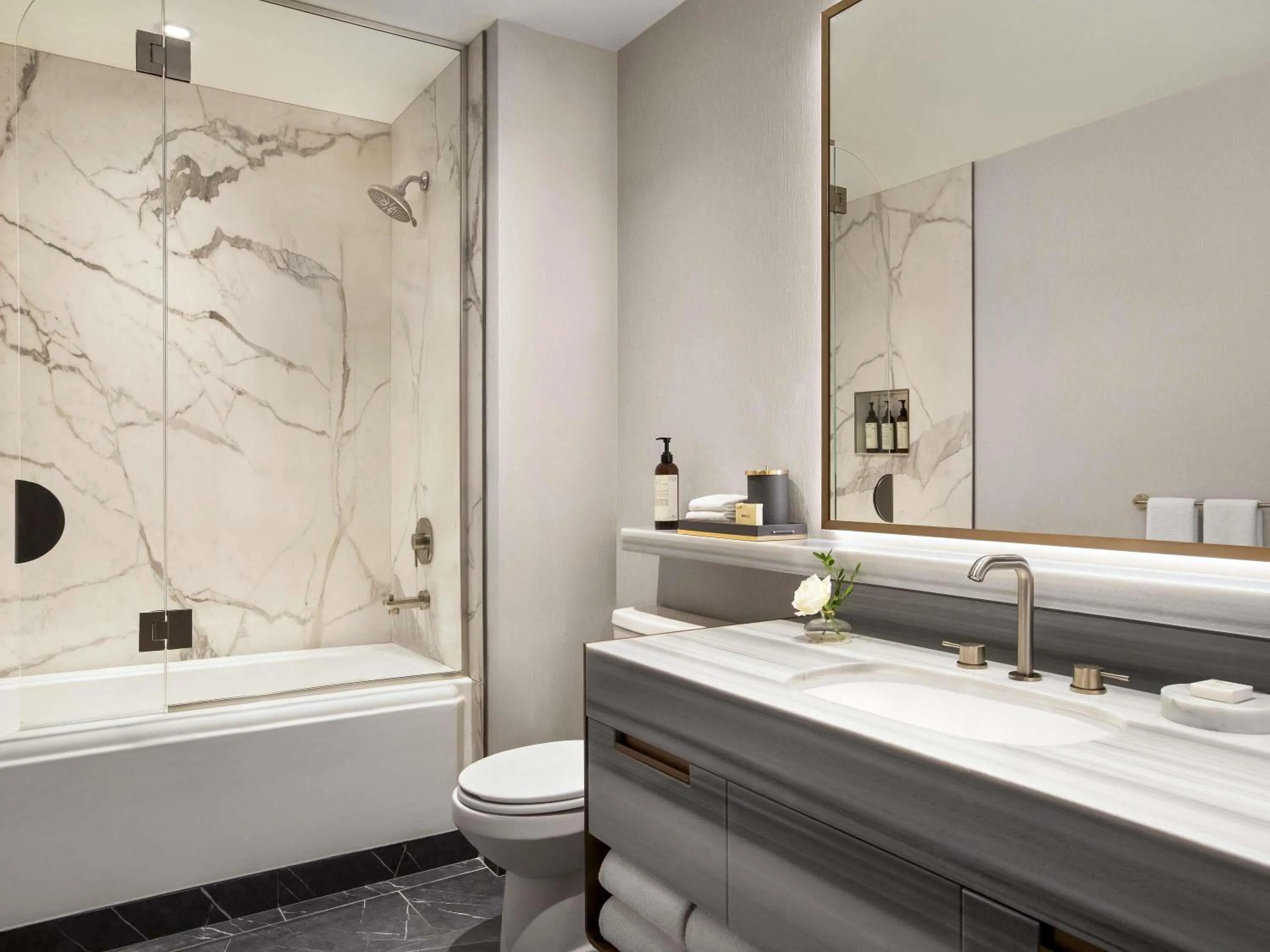 Bedroom in Fairmont Château Lake Louise