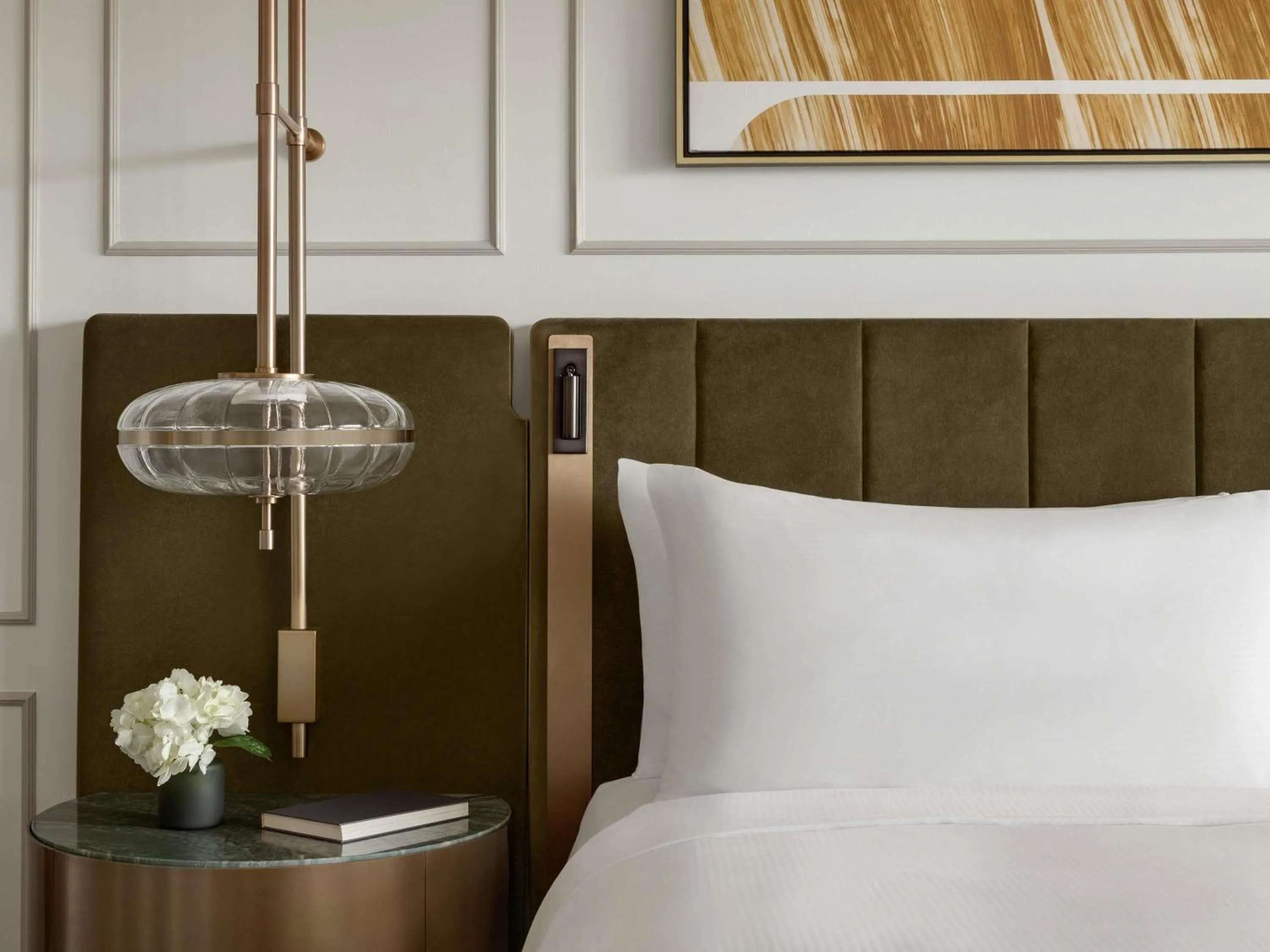 Bedroom, Bed in Fairmont Château Lake Louise