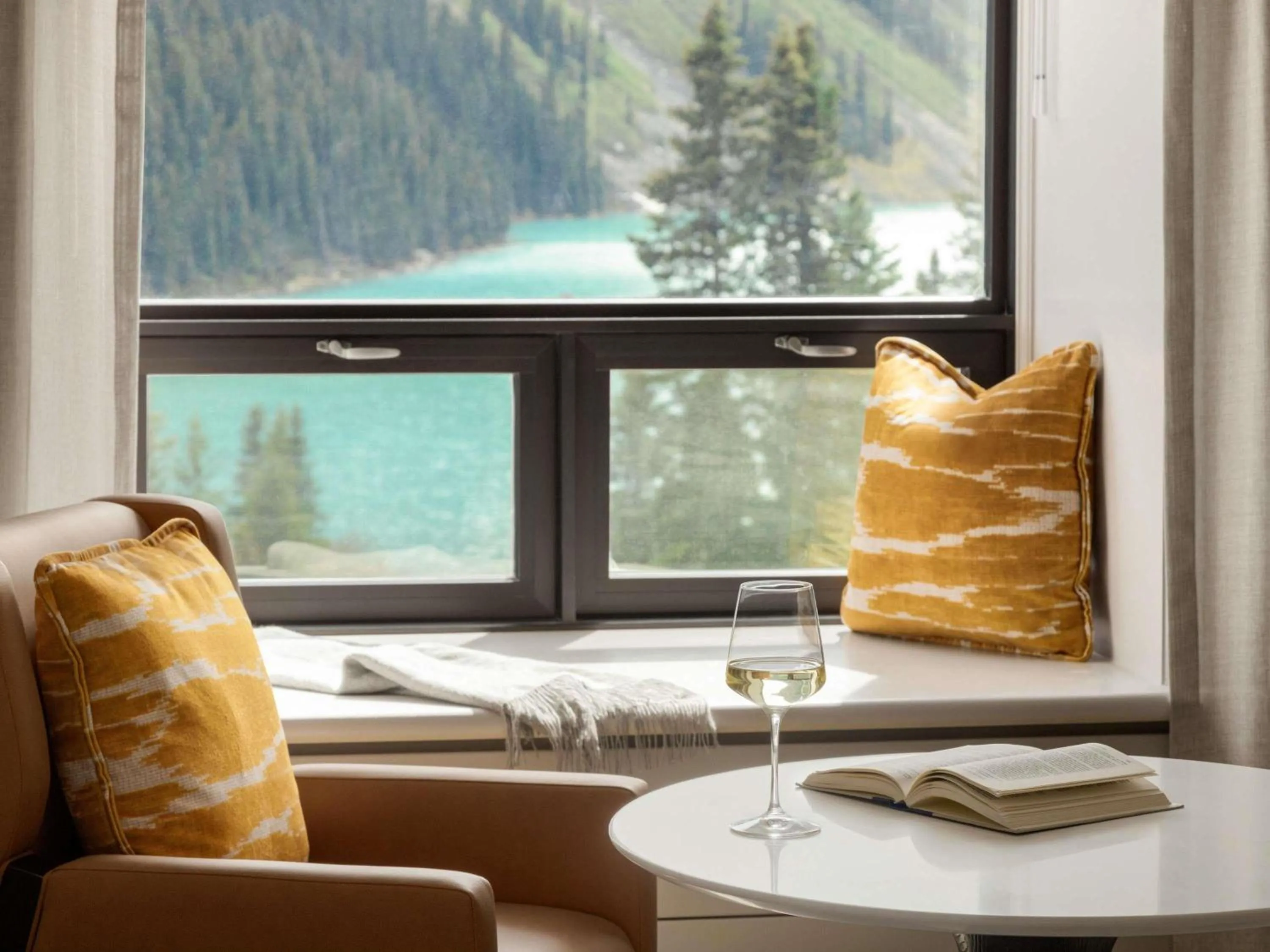 Bedroom in Fairmont Château Lake Louise