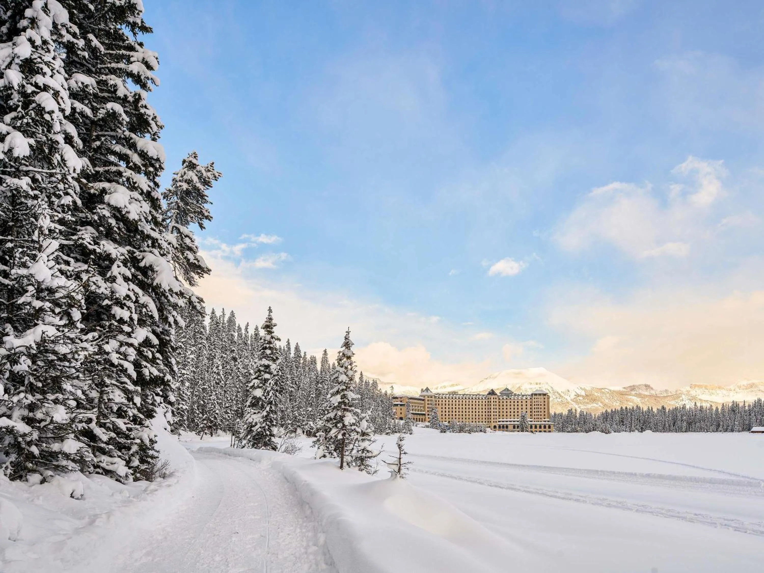 Property building in Fairmont Château Lake Louise