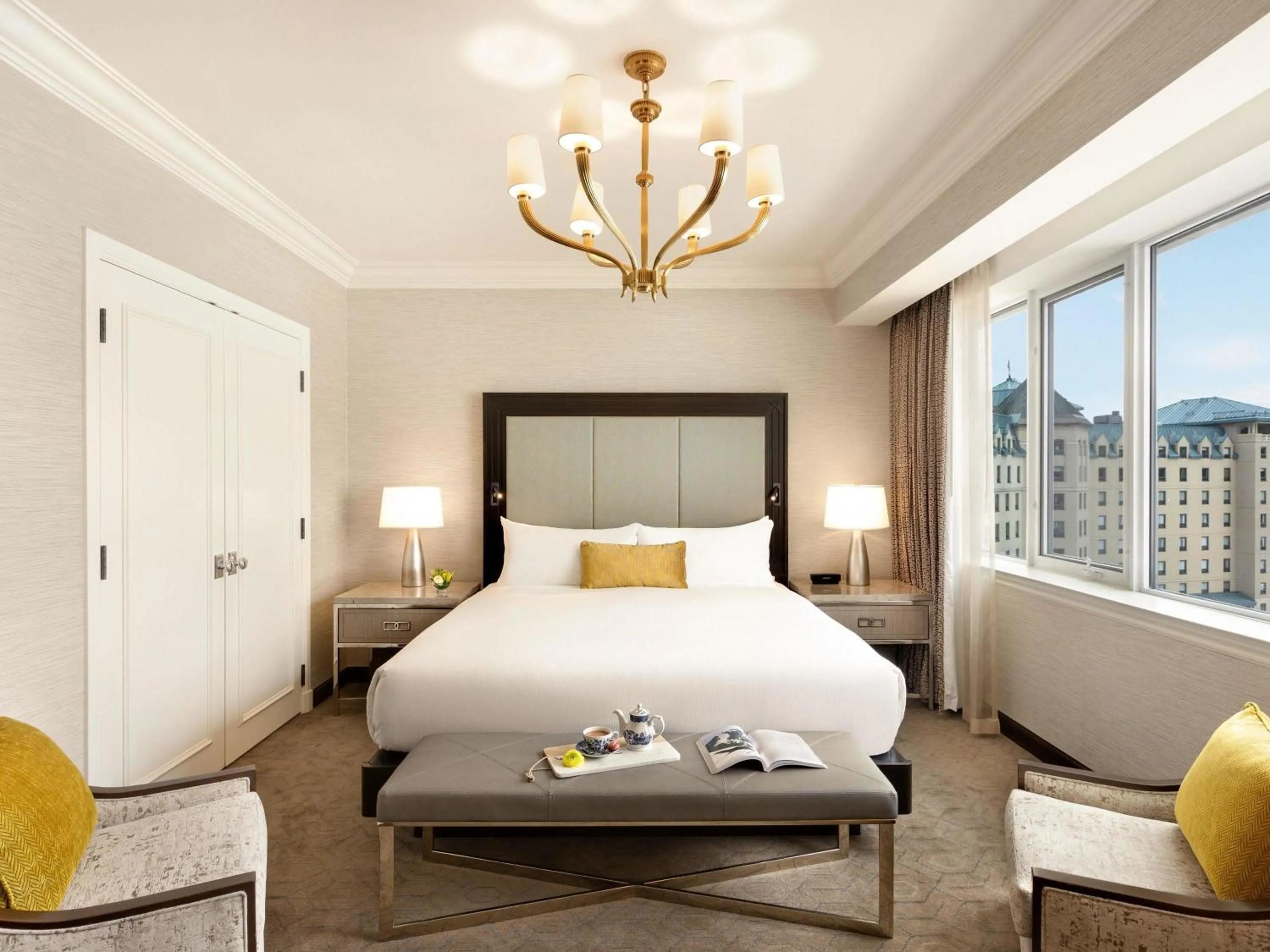 Bedroom, Bed in Fairmont Château Lake Louise