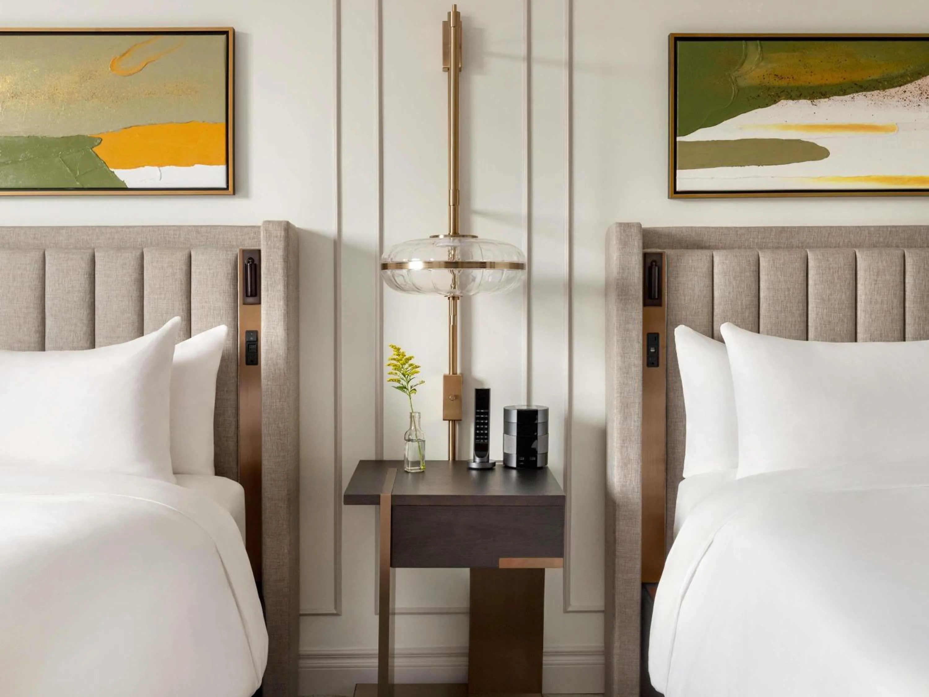 Bedroom, Bed in Fairmont Château Lake Louise