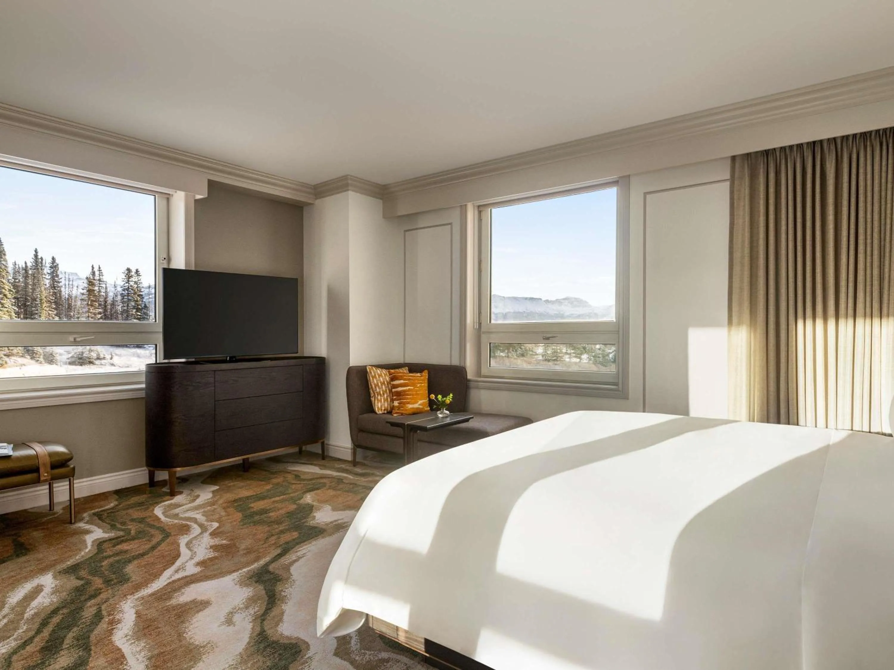 Bedroom, Bed in Fairmont Château Lake Louise