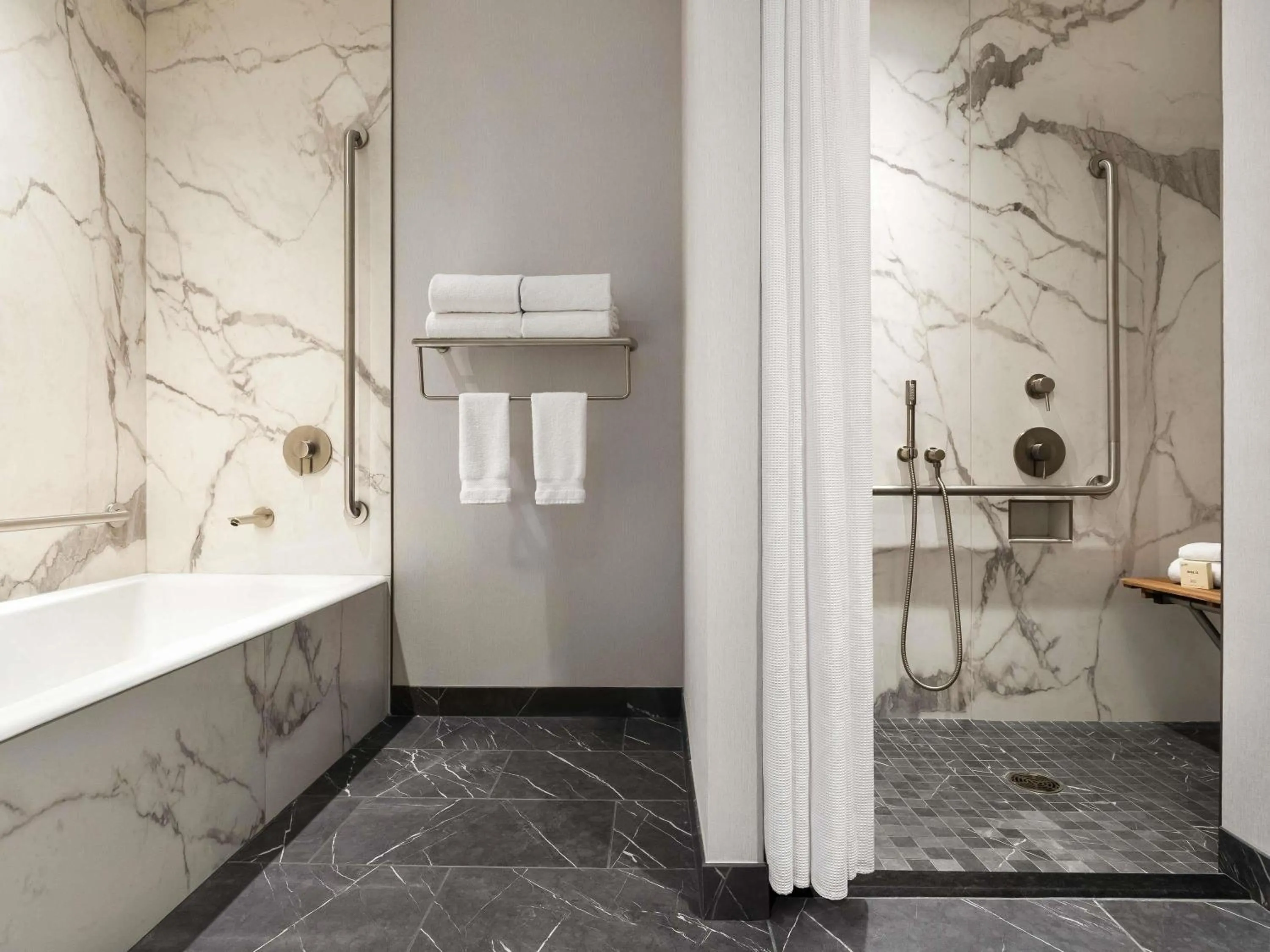 Bedroom in Fairmont Château Lake Louise