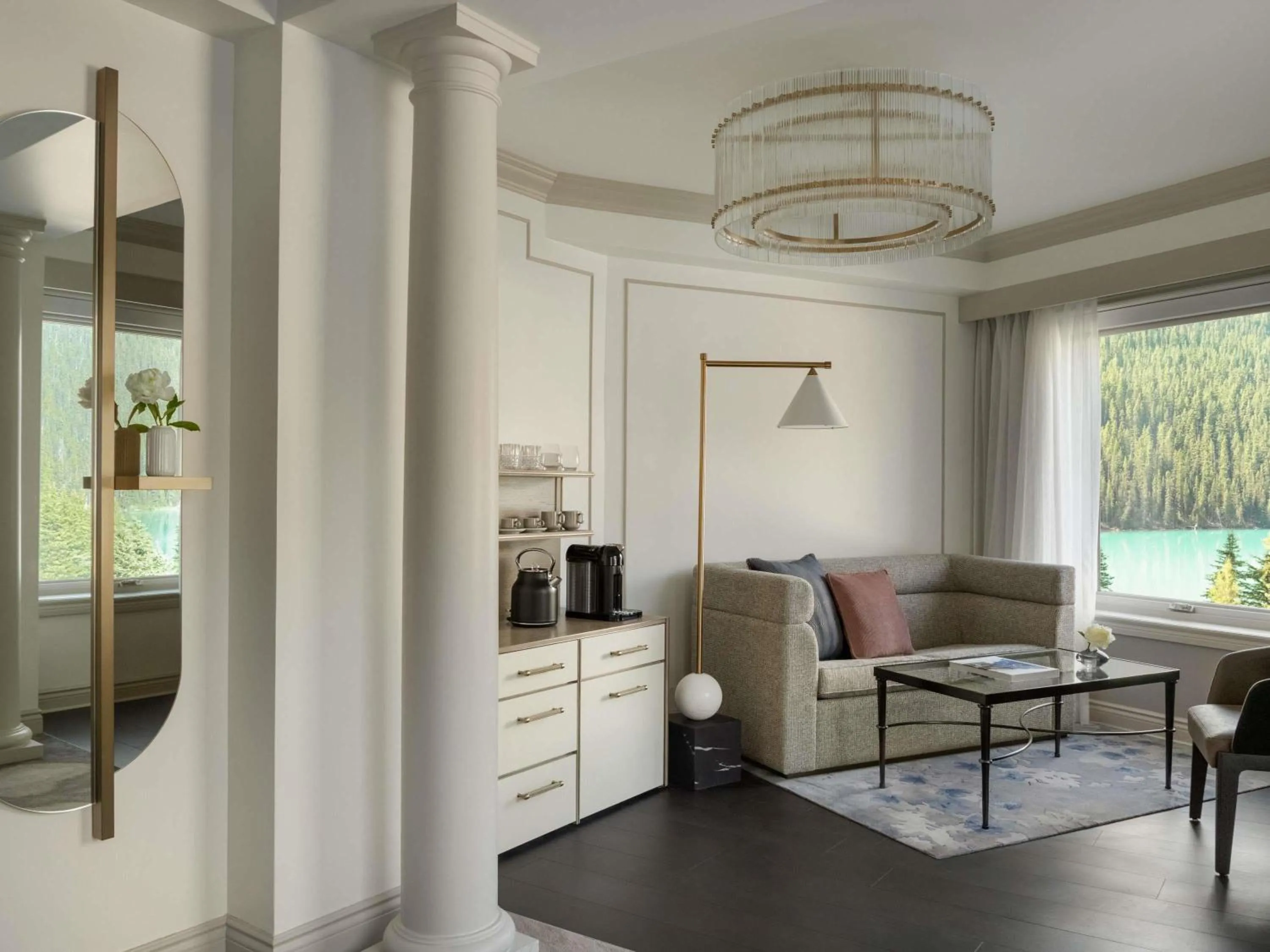 Bedroom in Fairmont Château Lake Louise