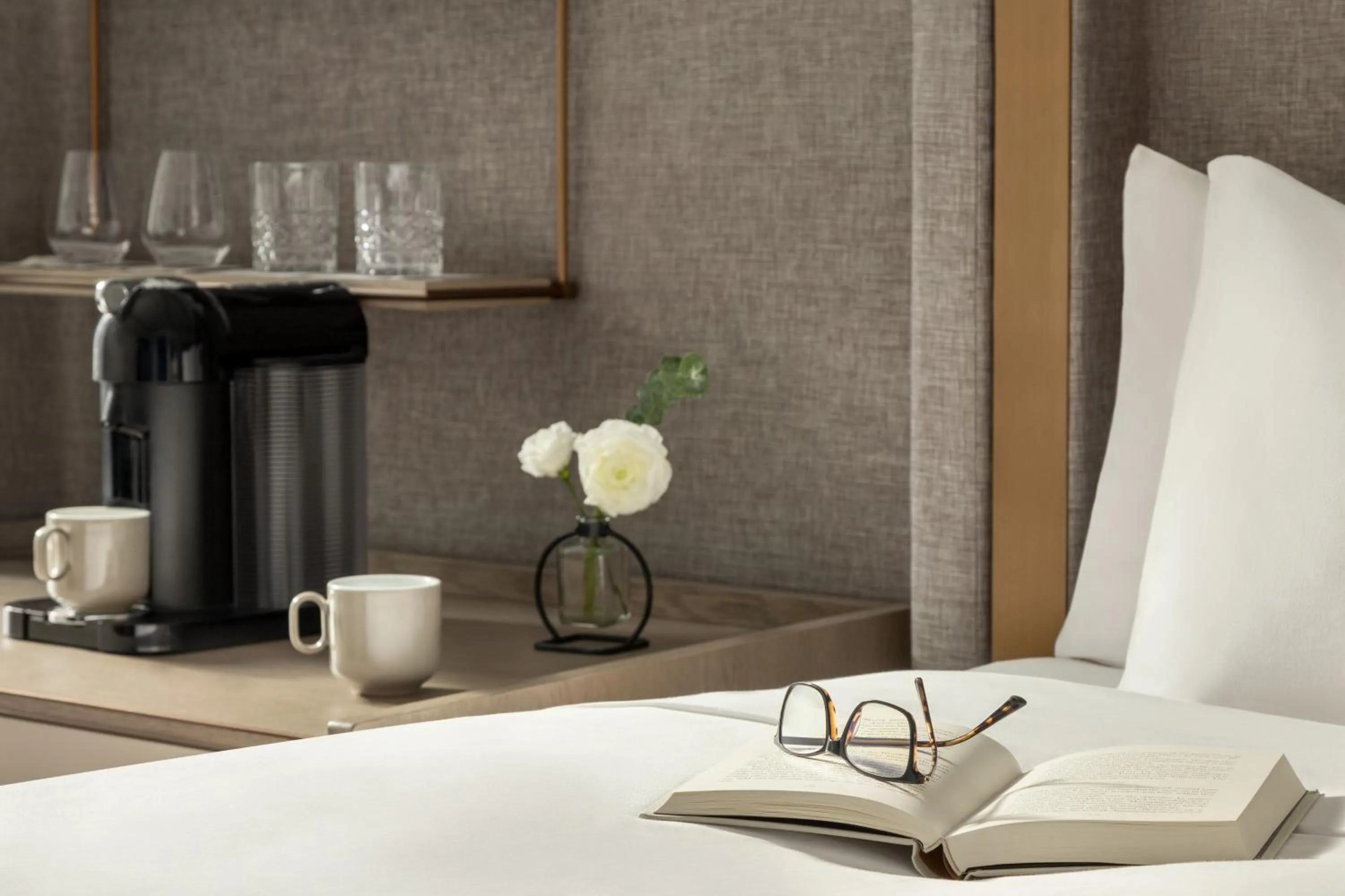 Bed in Fairmont Château Lake Louise