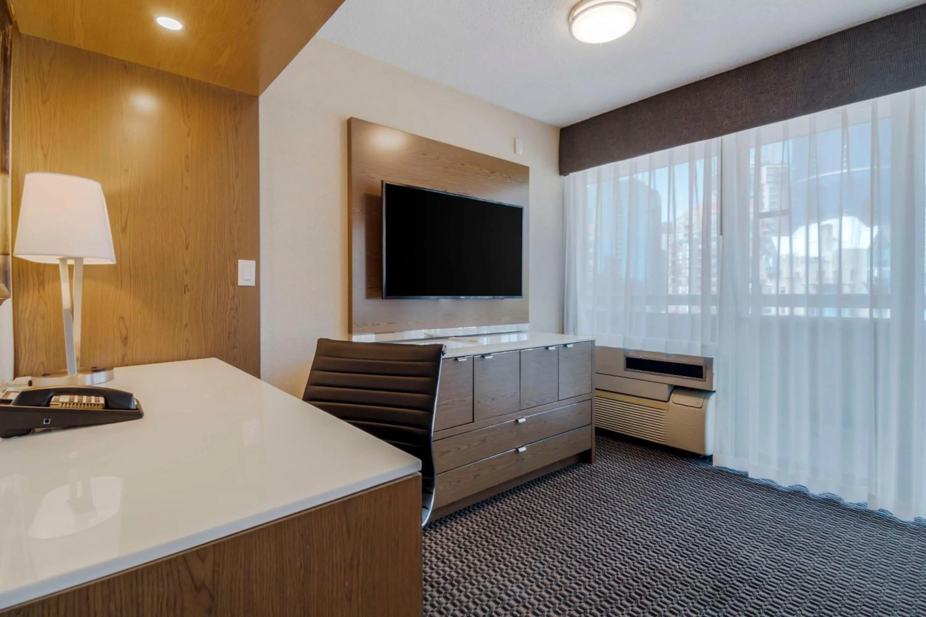 Bedroom, Bed in Best Western Premier Chateau Granville Hotel & Suites & Conference Centre