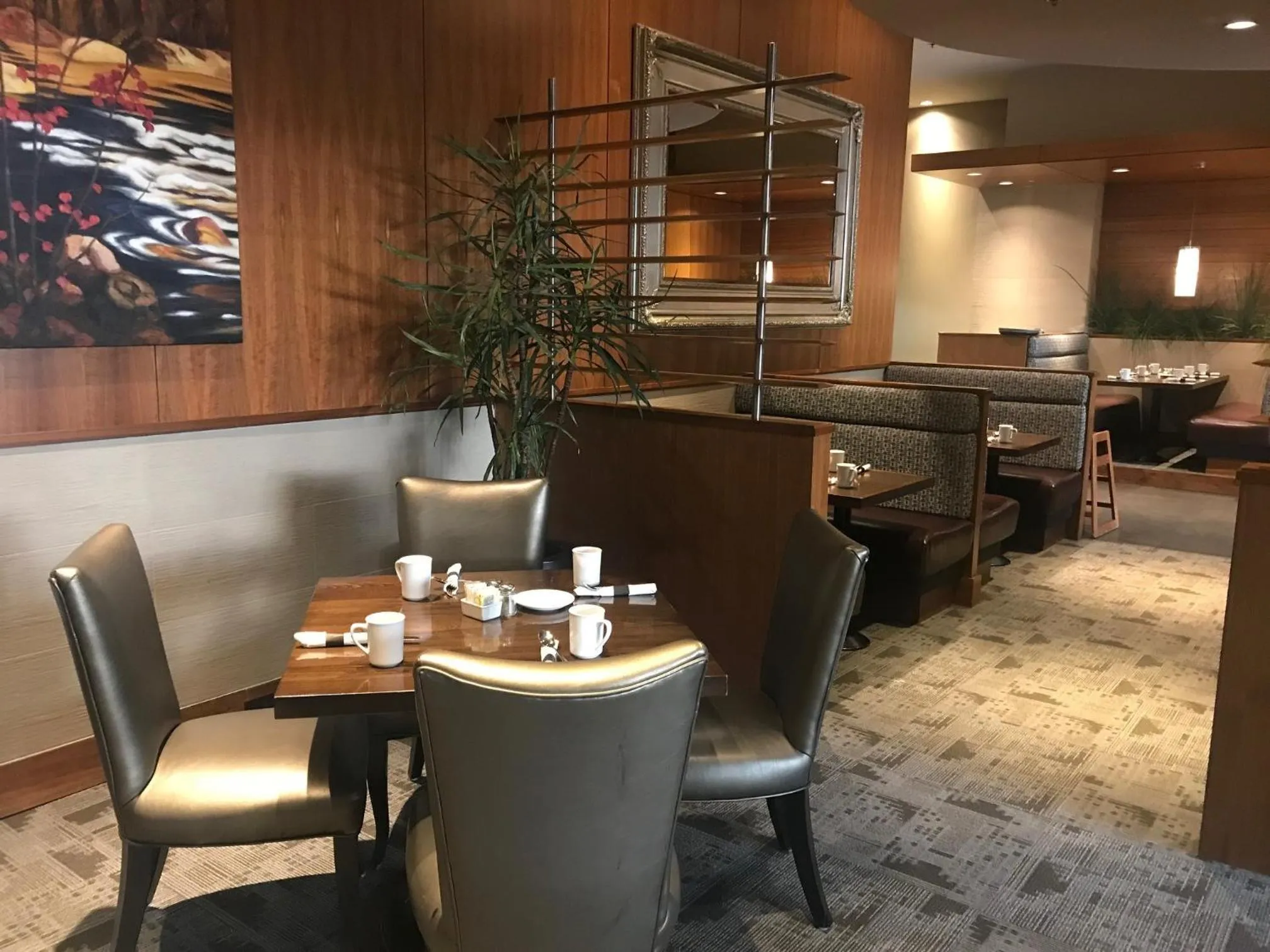 Restaurant/places to eat in Best Western Premier Chateau Granville Hotel & Suites & Conference Centre