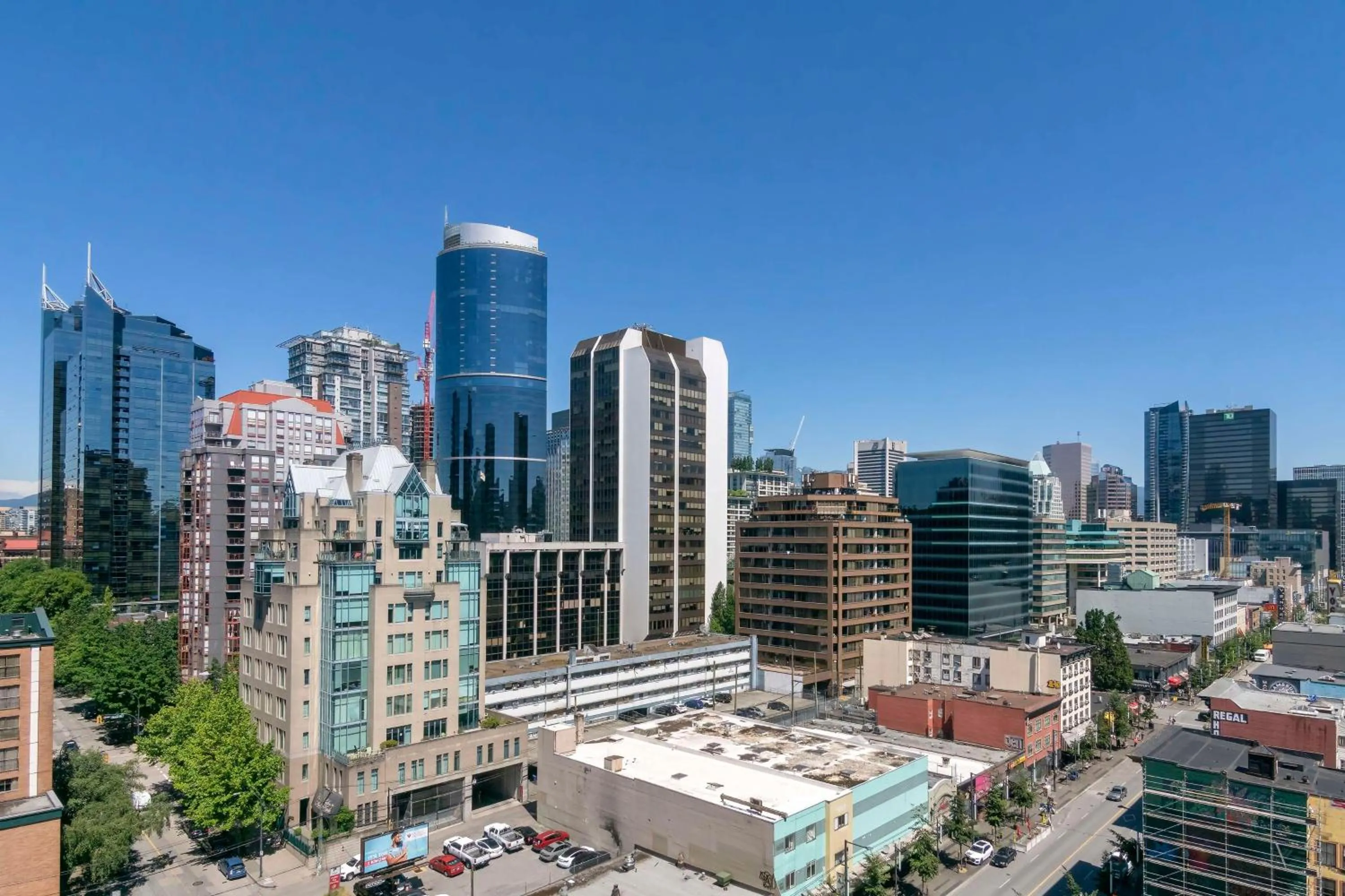 Property building in Best Western Premier Chateau Granville Hotel & Suites & Conference Centre