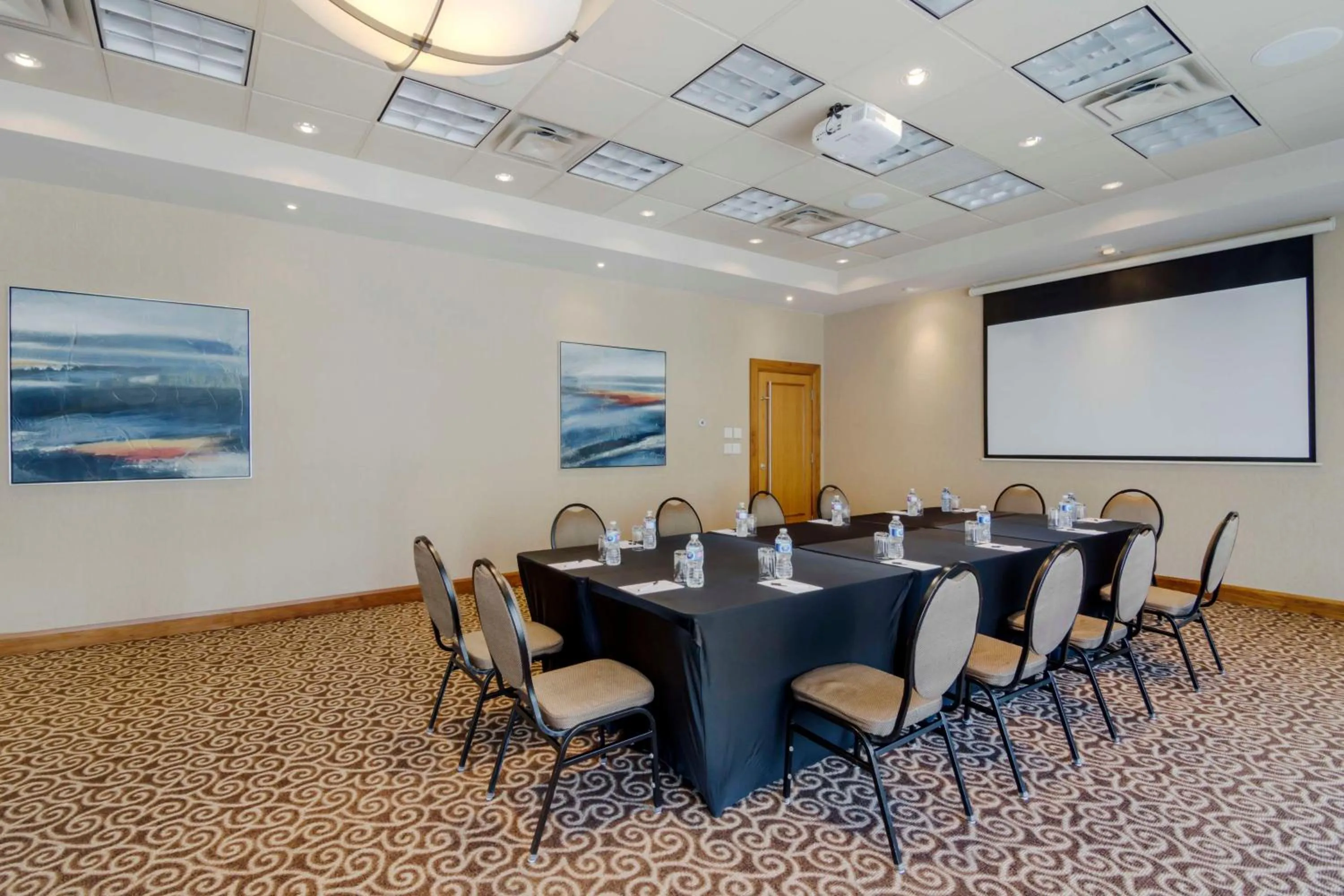 Business facilities in Best Western Premier Chateau Granville Hotel & Suites & Conference Centre