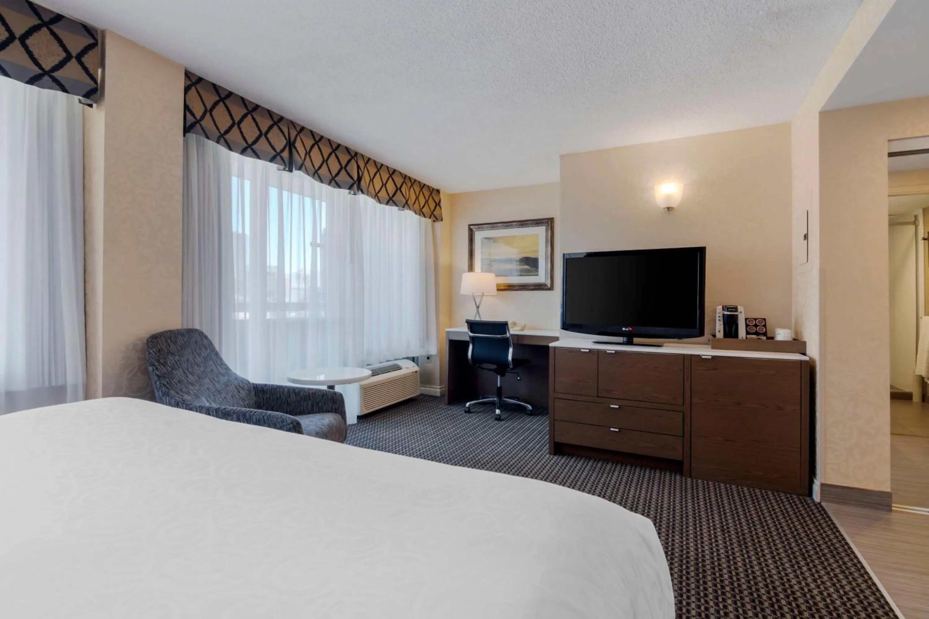 Bedroom, Bed in Best Western Premier Chateau Granville Hotel & Suites & Conference Centre